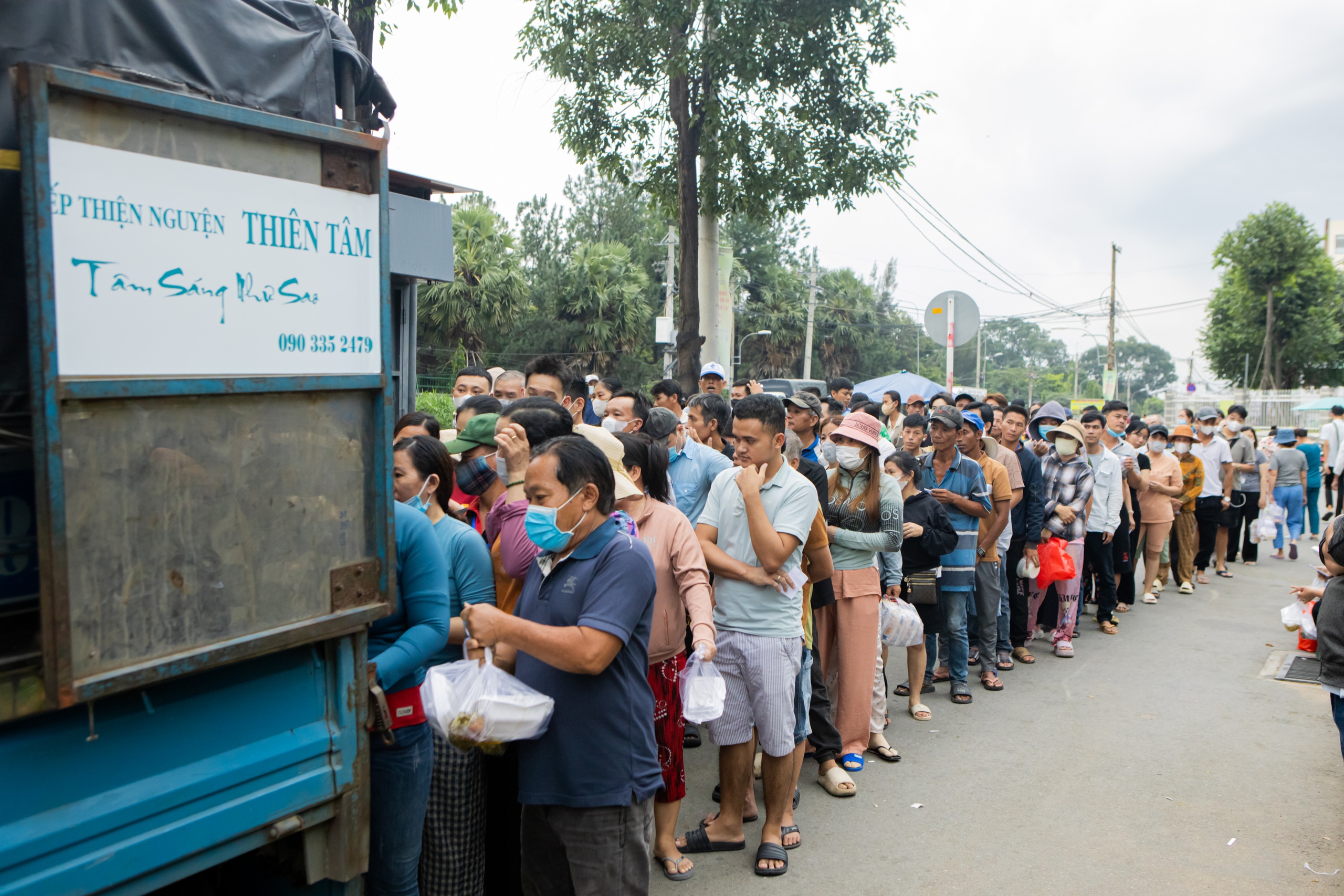 Bếp cơm thiện nguyện của ‘hoa hậu bào’ tặng nghìn suất cho bệnh nhân ung thư - Ảnh 7.