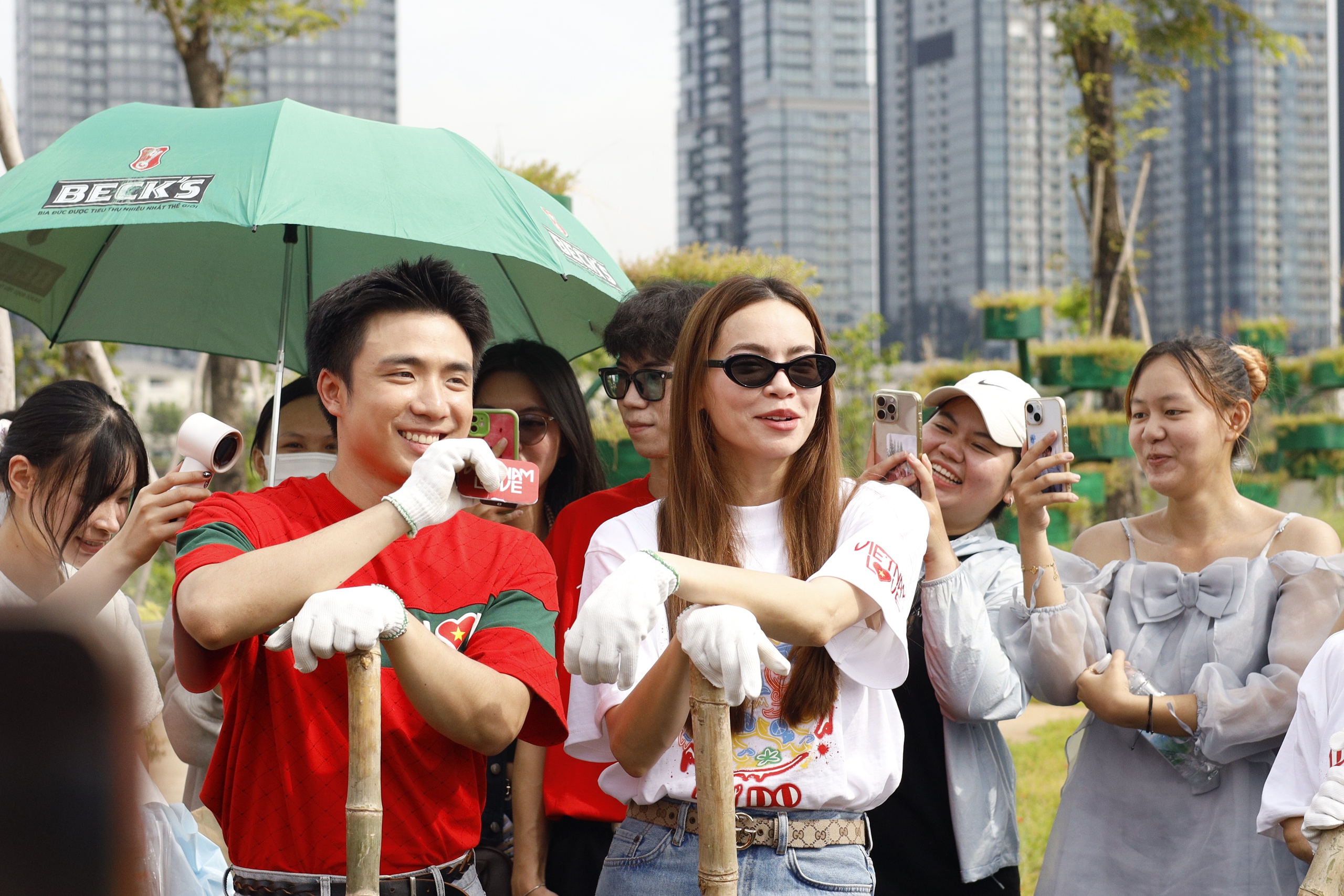 Puka gác lại việc nghỉ dưỡng sau sinh, cùng dàn sao đi trồng cây- Ảnh 4.