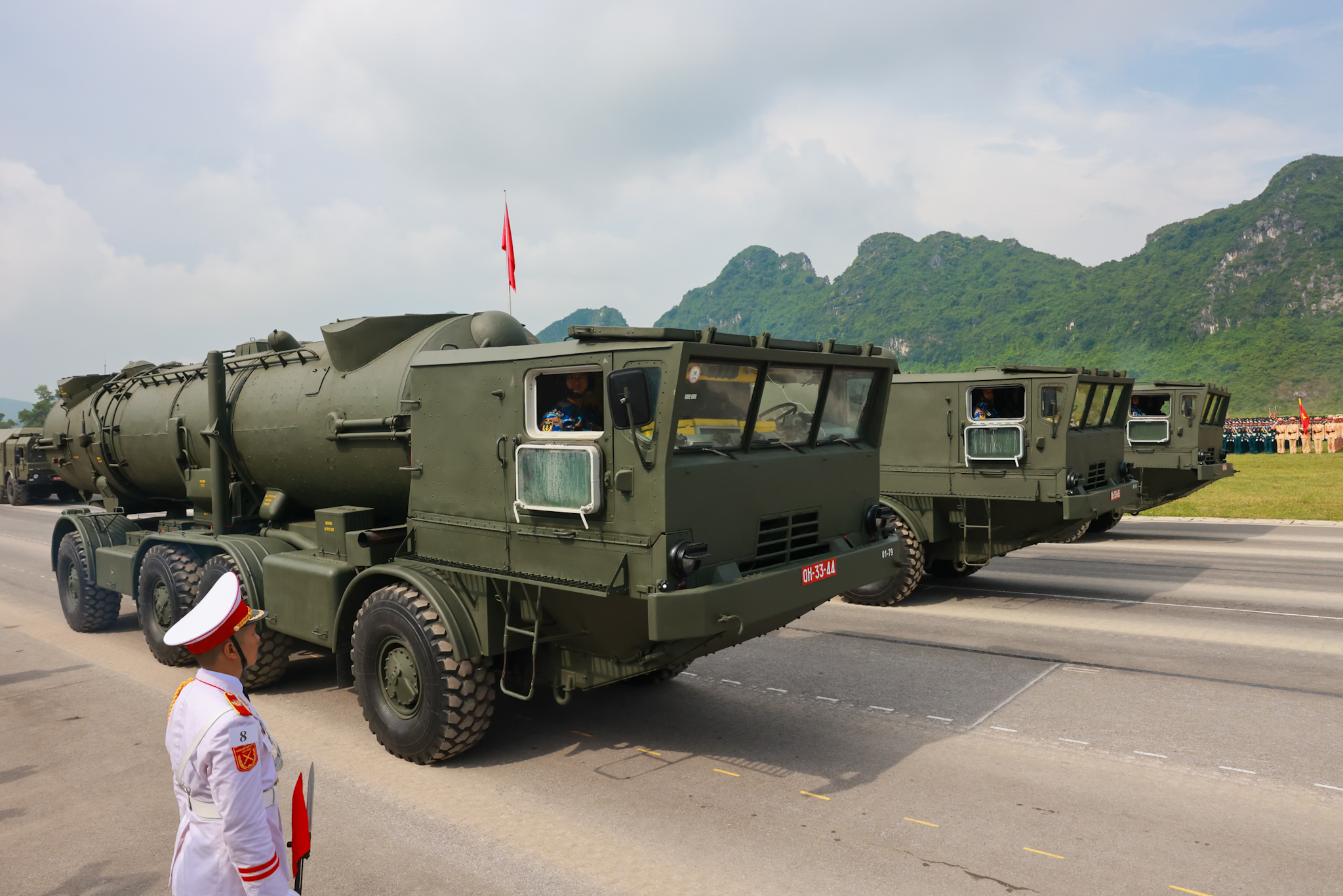 Bộ đội Hải quân luyện tập diễu binh Quốc khánh 2.9 trên bờ, dưới biển- Ảnh 6.