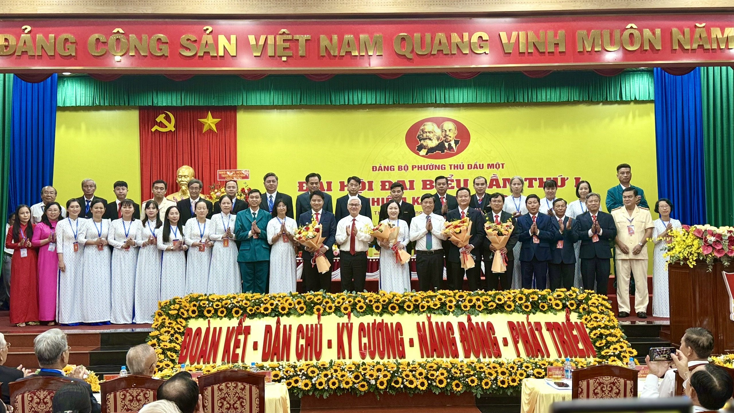 Chủ tịch HĐND TP.HCM đề nghị Thủ Dầu Một phát triển dịch vụ đô thị cao cấp- Ảnh 2.
