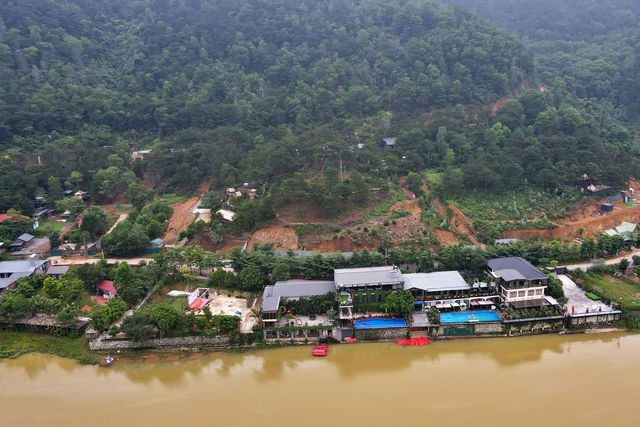 Đất rừng Sóc Sơn bị 'xẻ thịt' suốt 10 năm, cựu lãnh đạo xã bị án tù - Ảnh 2.