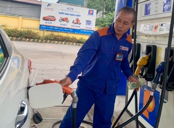 Giá xăng dầu đồng loạt giảm- Ảnh 1.