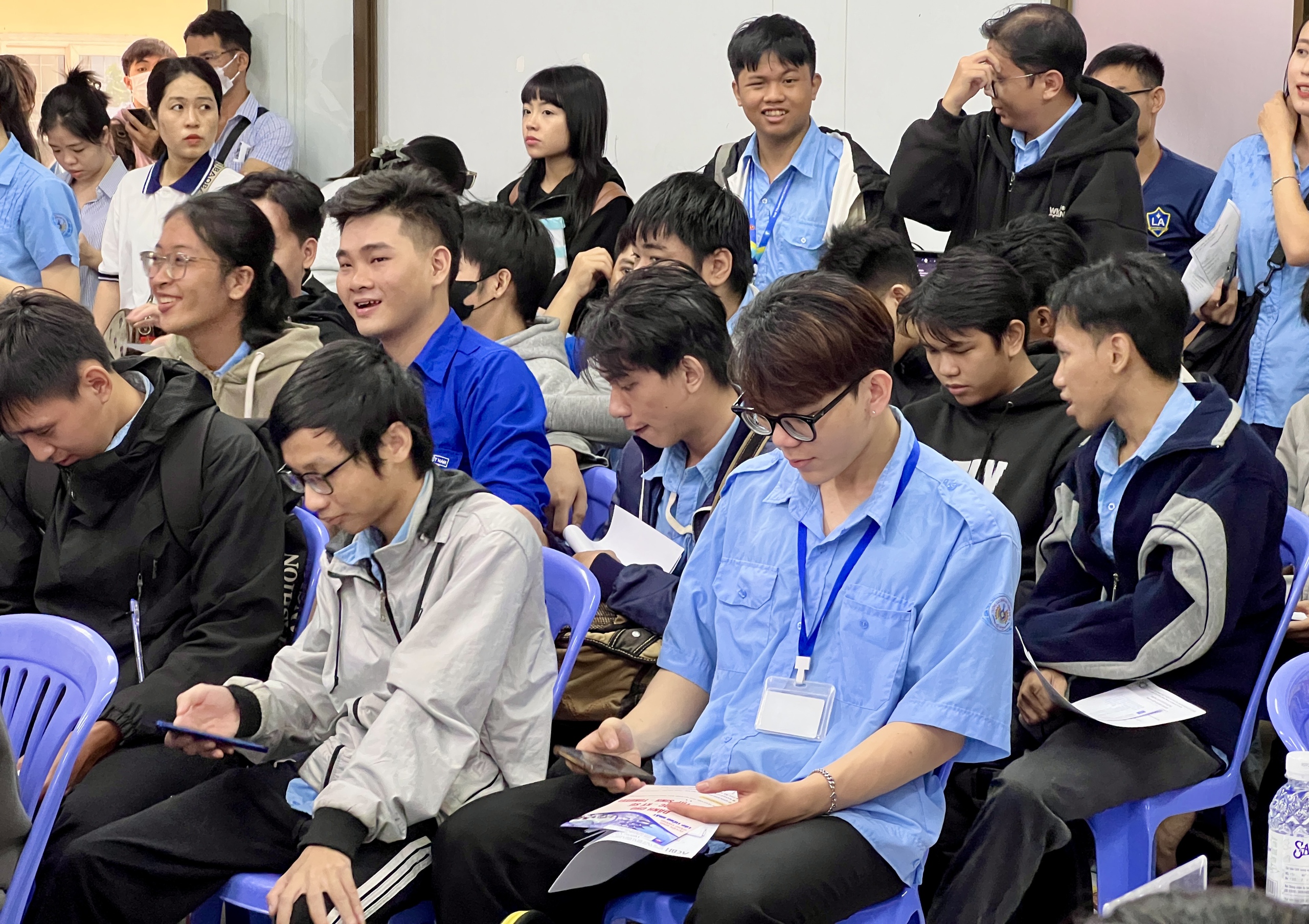 Ngày hội việc làm ở TP.HCM: Có công ty tuyển 300 công nhân may mặc- Ảnh 3.