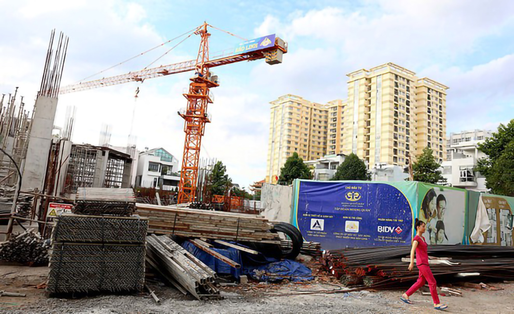 Nhà ở xã hội gỡ mãi vẫn vướng- Ảnh 1.