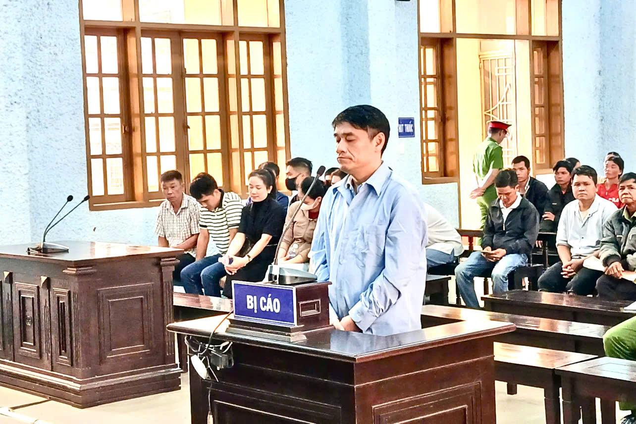 Cựu phó giám đốc ngân hàng lĩnh án 25 năm tù - Ảnh 1.