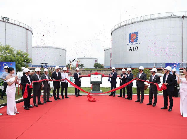 Petrolimex cung ứng 1.200m³ nhiên liệu bay nguồn nguyên liệu tái tạo cho Vietjet- Ảnh 1.