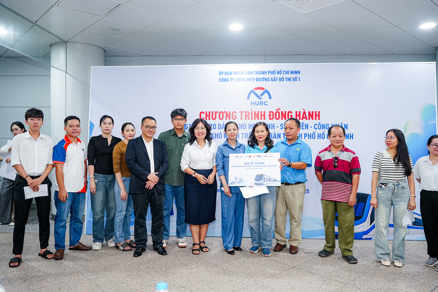 Sendo Farm và HURC: Đưa Siêu thị online lên tàu điện, mở hướng tiêu dùng mới - Ảnh 3.