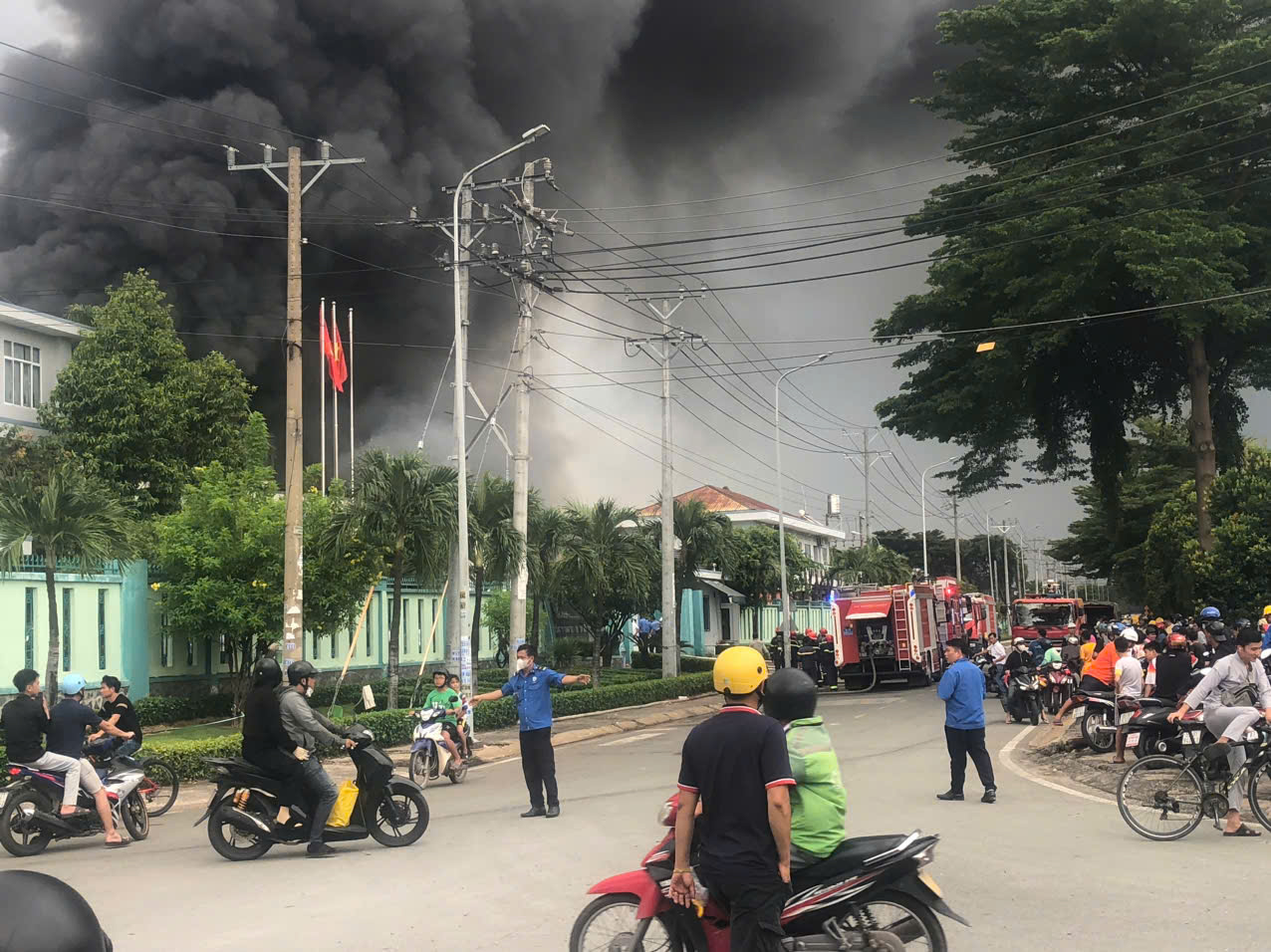 TP.HCM: Lại xảy ra cháy trong công ty xử lý môi trường - Ảnh 1.