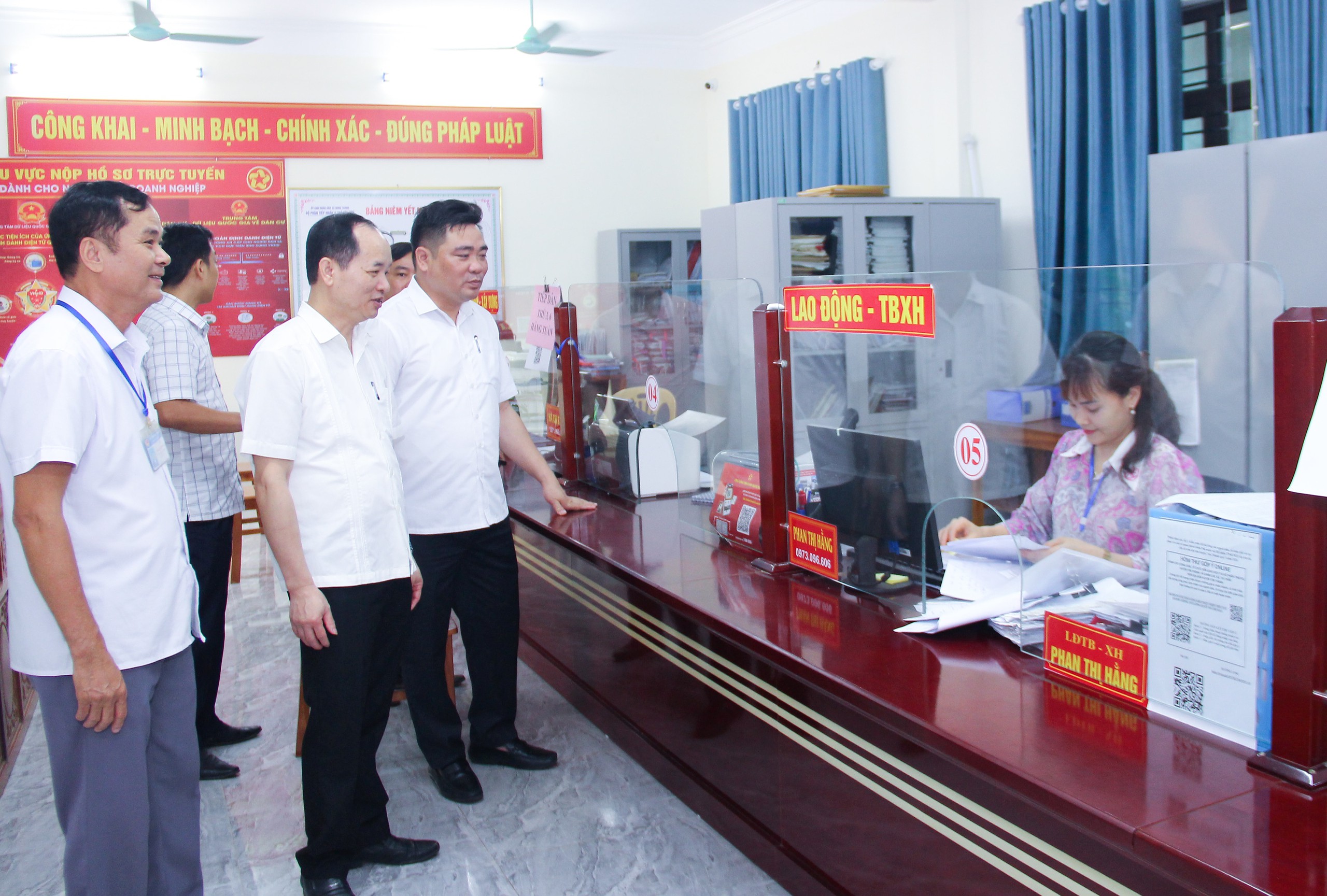 Điều động 5 % cán bộ công chức cấp sở về xã khó khăn tại Nghệ An - Ảnh 1.