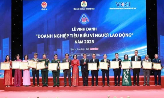 Vinh danh 28 doanh nghiệp tiêu biểu vì người lao động- Ảnh 1.