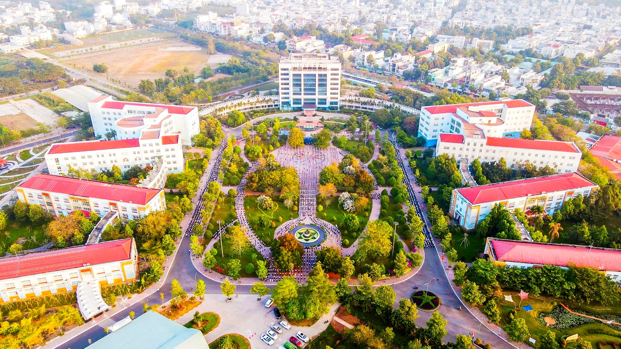 Can Tho Tıp ve Eczacılık Üniversitesi Asya'nın EN ÜSTÜNDE olmayı hedefliyor - Fotoğraf 3. Trường Đại học Y Dược Cần Thơ đặt mục tiêu vào TOP đầu châu Á- Ảnh 3.