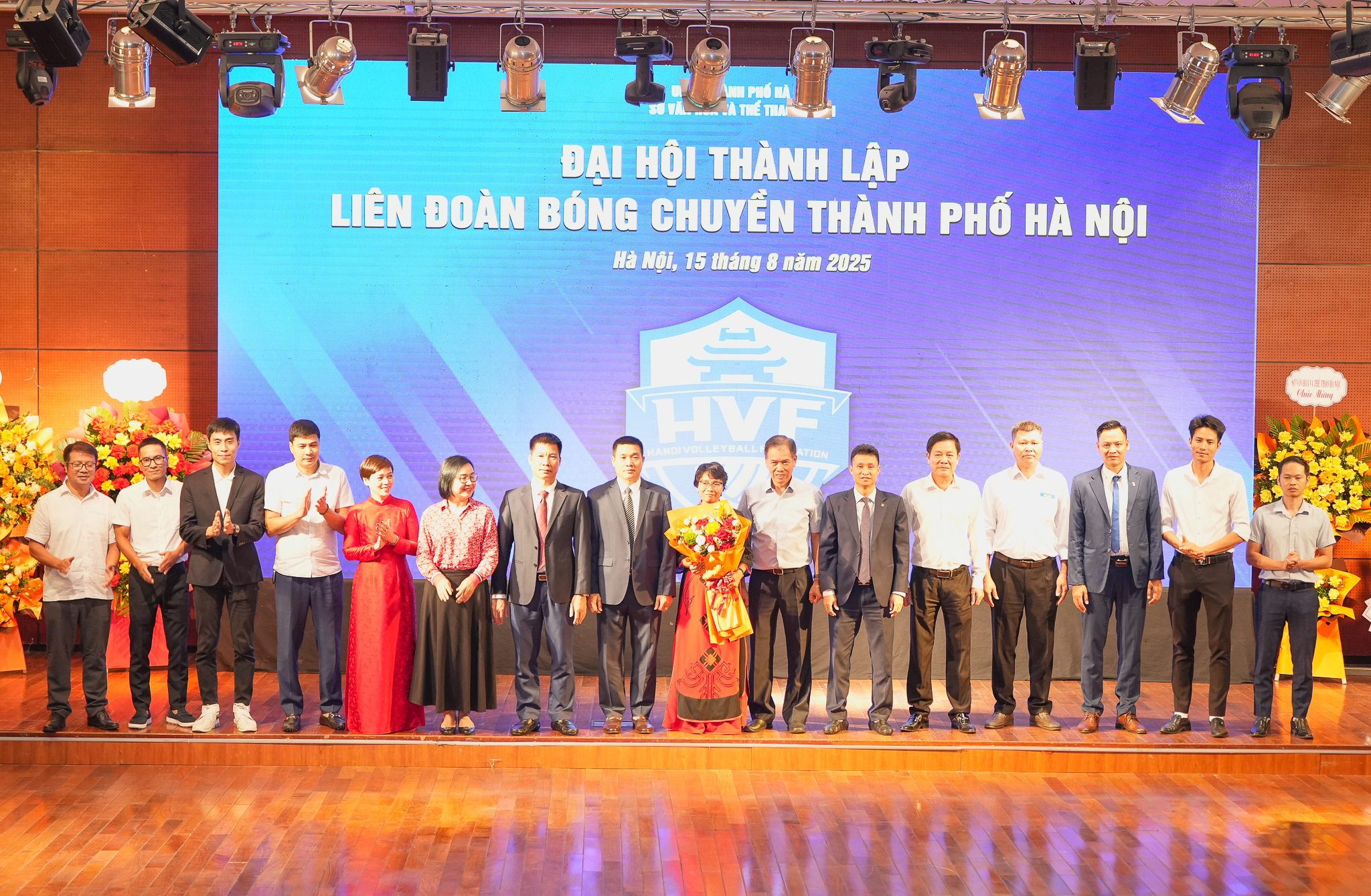 Hanoi Voleybol Federasyonu kuruldu: Milli takıma yeni yetenekler kazandırılıyor - Fotoğraf 1. Liên đoàn Bóng chuyền Hà Nội thành lập: Cung cấp tài năng mới cho đội tuyển quốc gia- Ảnh 1.
