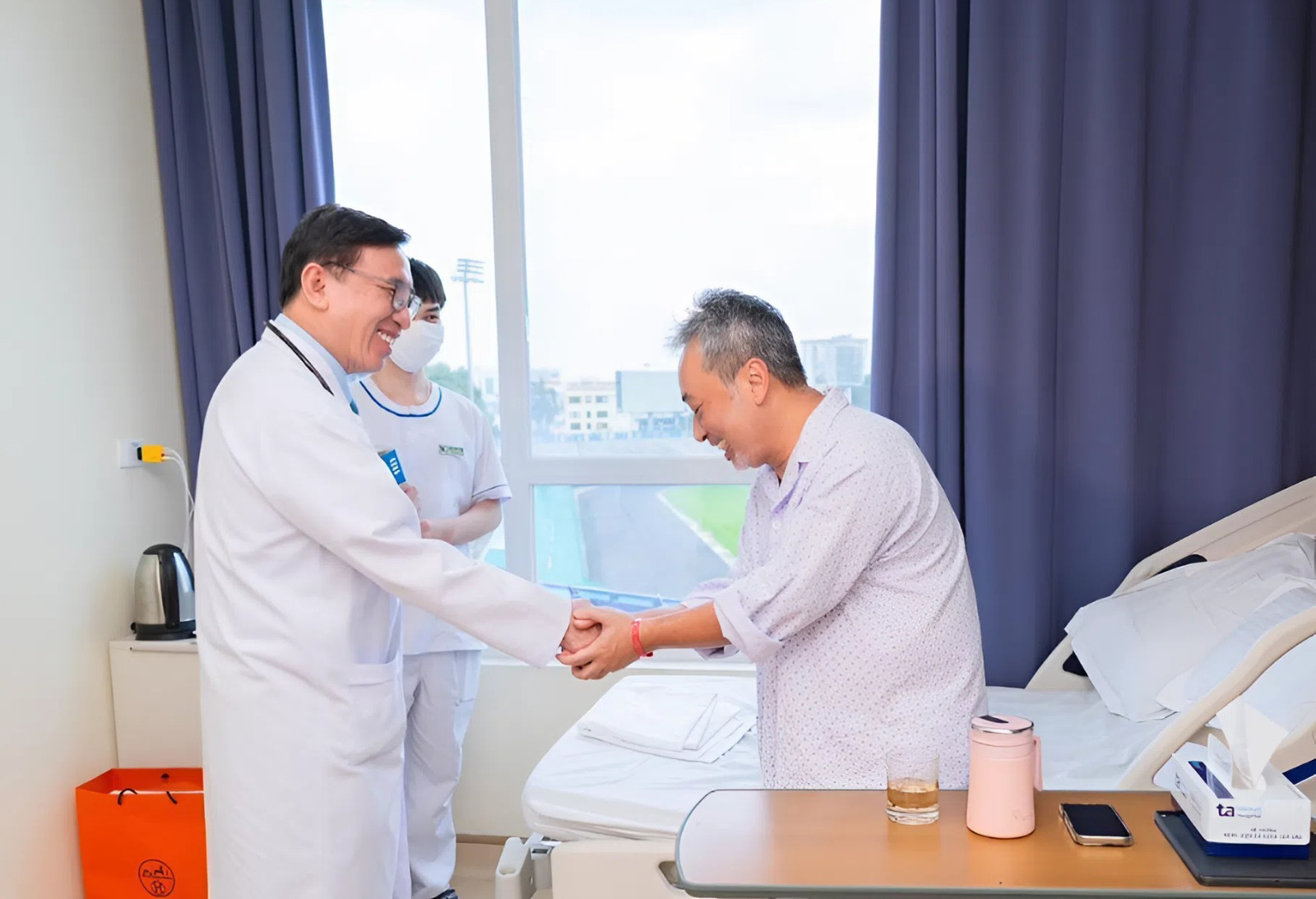 Đạo diễn Nguyễn Quang Dũng: 'Đi qua biến cố để thấy cuộc sống toàn những yêu thương!' - Ảnh 2. Đạo diễn Nguyễn Quang Dũng: 'Đi qua biến cố để thấy cuộc sống toàn những yêu thương!' - Ảnh 2.
