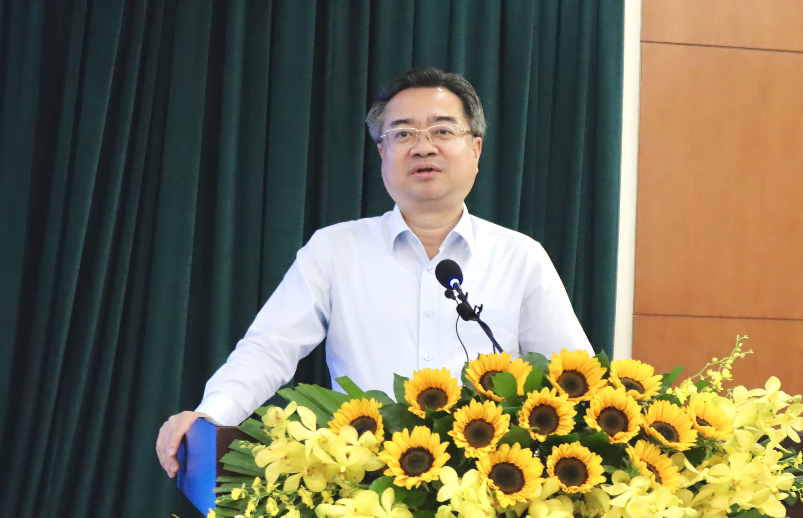 Ông Nguyễn Thanh Nghị: Văn nghệ sĩ góp phần bồi đắp bản sắc văn hóa TP.HCM - Ảnh 6.