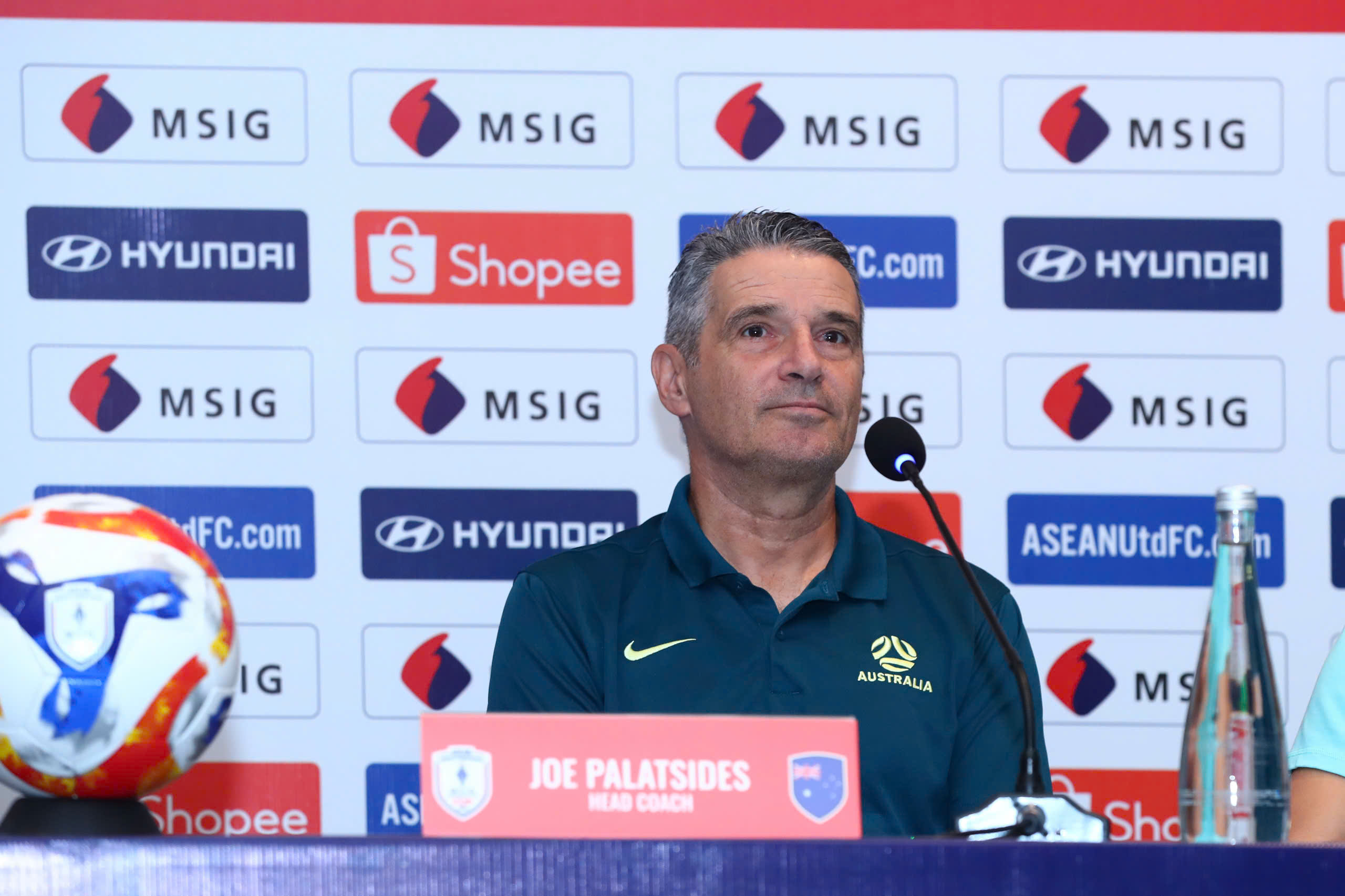 HLV Úc: 'Tôi không muốn nói đến cá nhân nào của đội tuyển nữ Việt Nam, vì' - Ảnh 1.