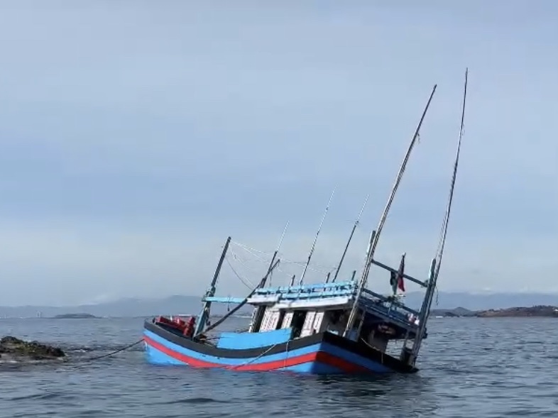Kịp thời cứu giúp 5 ngư dân bị chìm tàu trên vùng biển Đắk Lắk  - Ảnh 1.