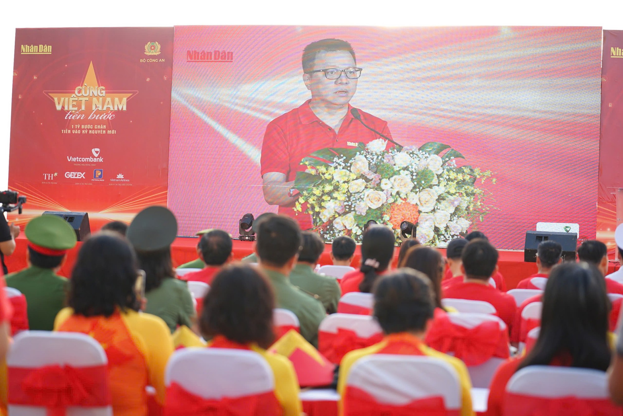 'Cùng Việt Nam tiến bước' ở Đà Nẵng: ‘Cả gia đình tôi đều thấy tự hào!’- Ảnh 2.
