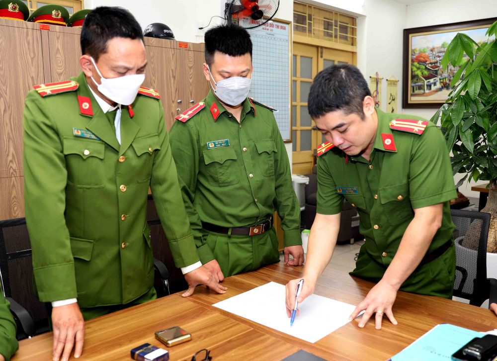 Giữ Tổ quốc bình yên: Từ 'khắc tinh' tội phạm đến trưởng công an phường của dân- Ảnh 1. Giữ Tổ quốc bình yên: Từ 'khắc tinh' tội phạm đến trưởng công an phường của dân- Ảnh 1.
