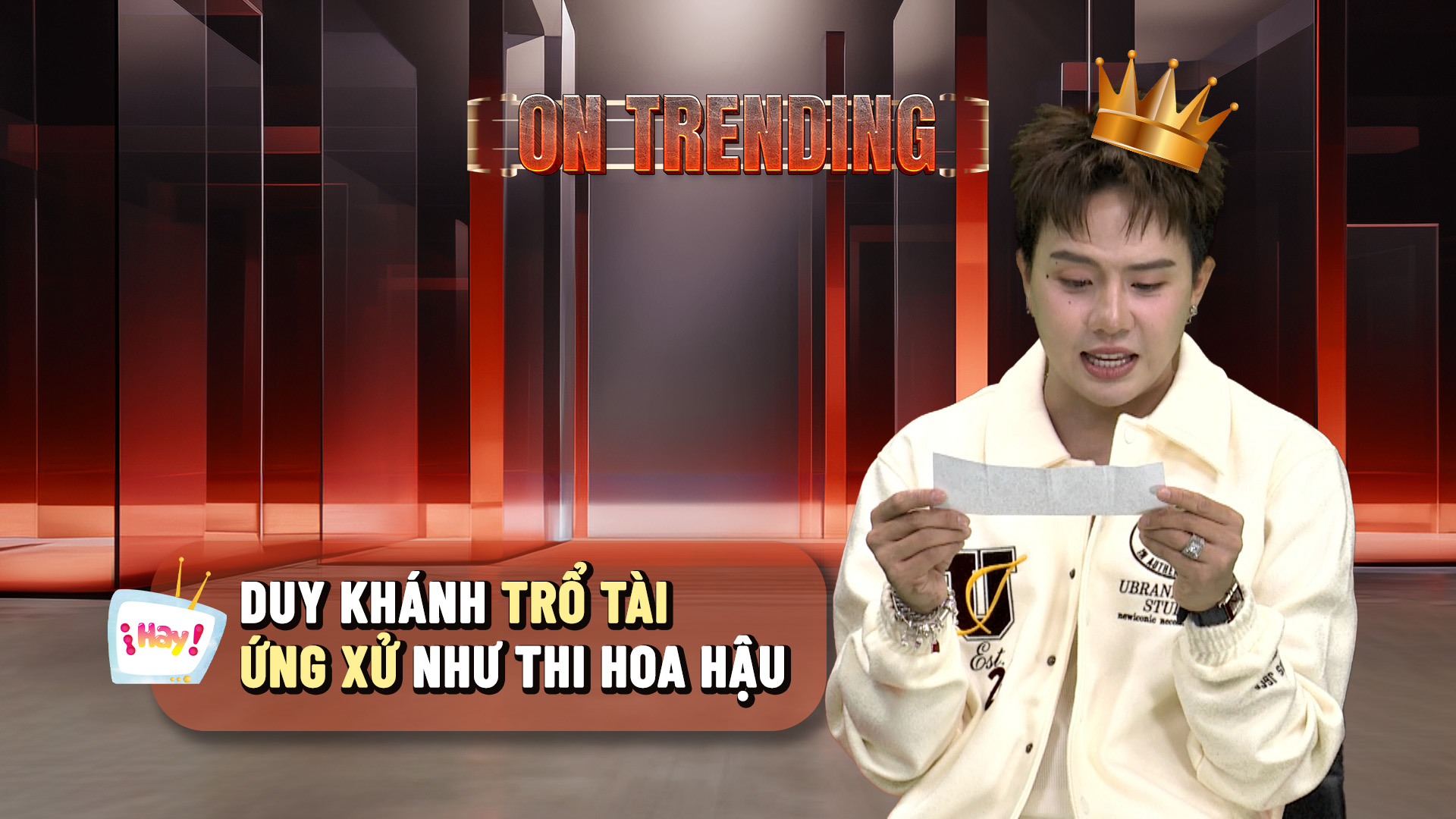 Duy Khánh trổ tài ứng xử như thi hoa hậu - Ảnh 1.