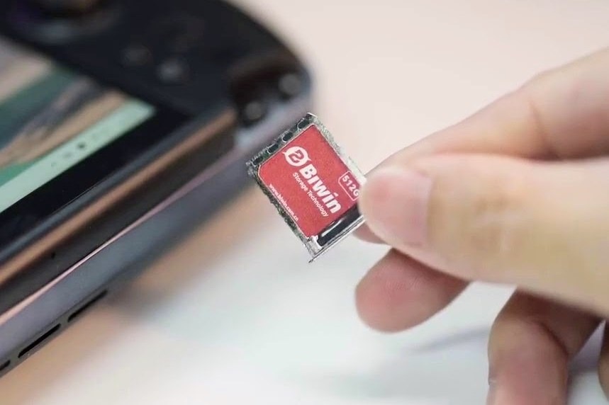 Trung Quốc tạo ra 'Mini SSD' kích thước nhỏ như SIM điện thoại - Ảnh 1.