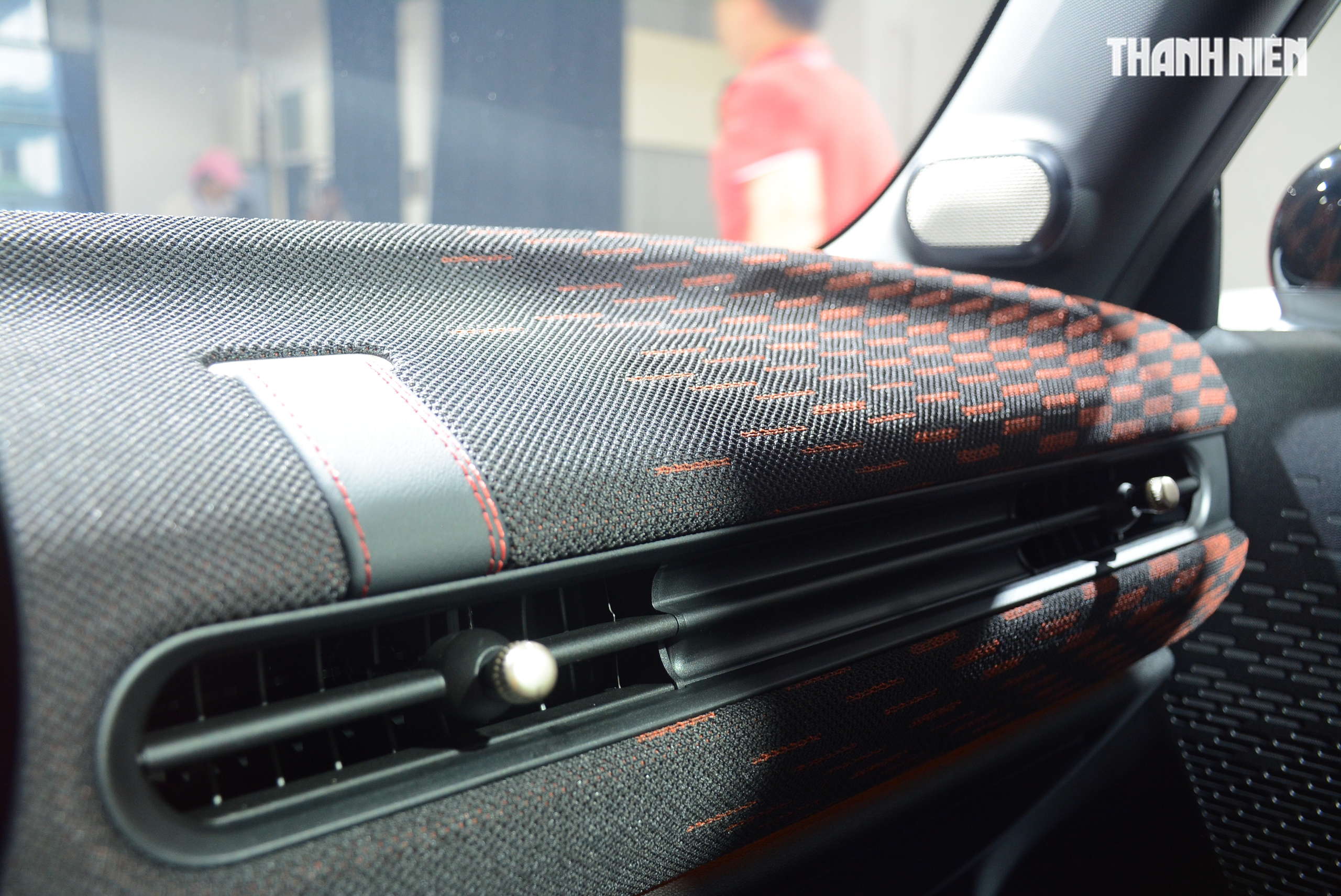 Ô tô hạng sang cỡ nhỏ đậm chất chơi MINI John Cooper Works 2025 có gì mới? - Ảnh 10.