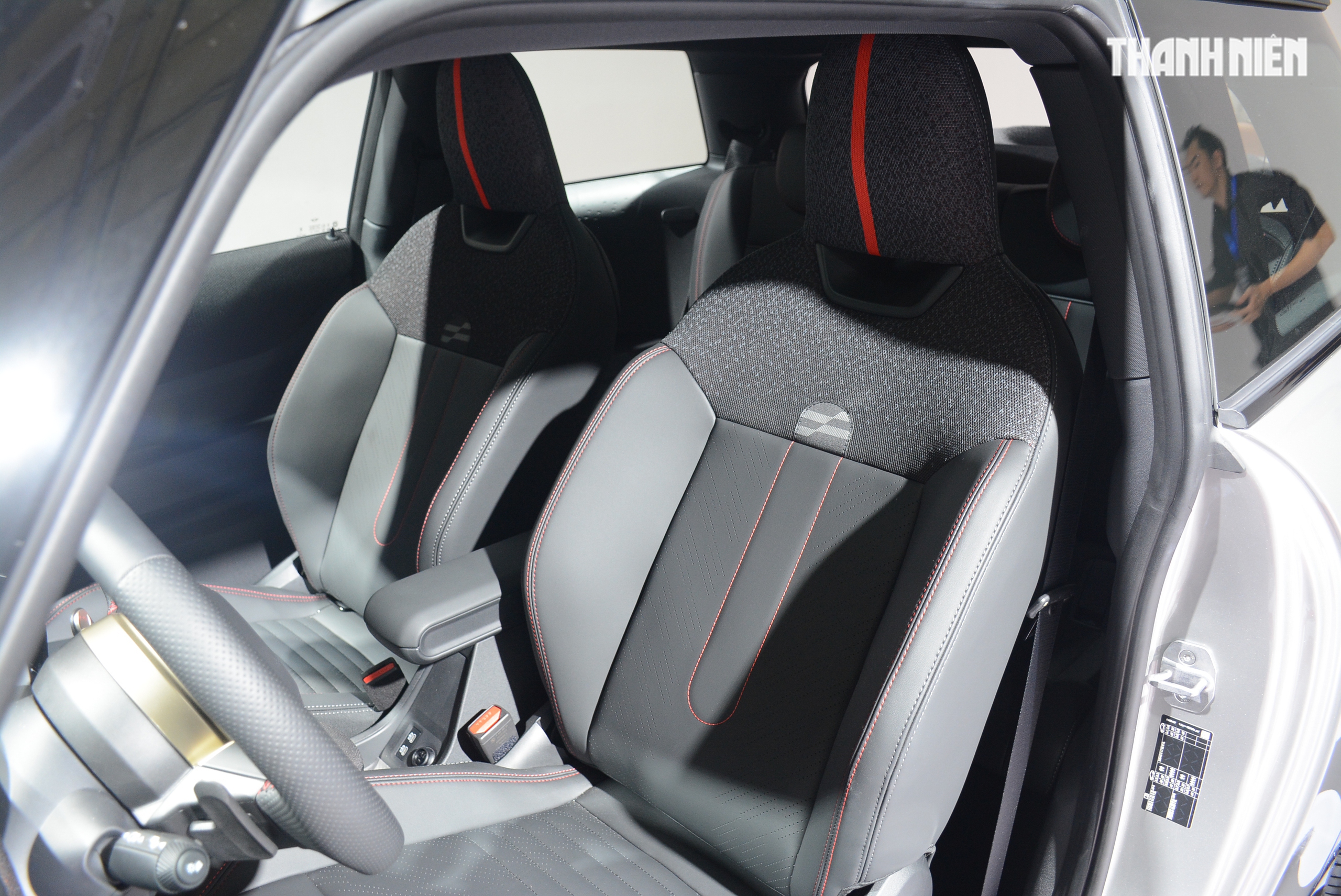 Ô tô hạng sang cỡ nhỏ đậm chất chơi MINI John Cooper Works 2025 có gì mới? - Ảnh 9.
