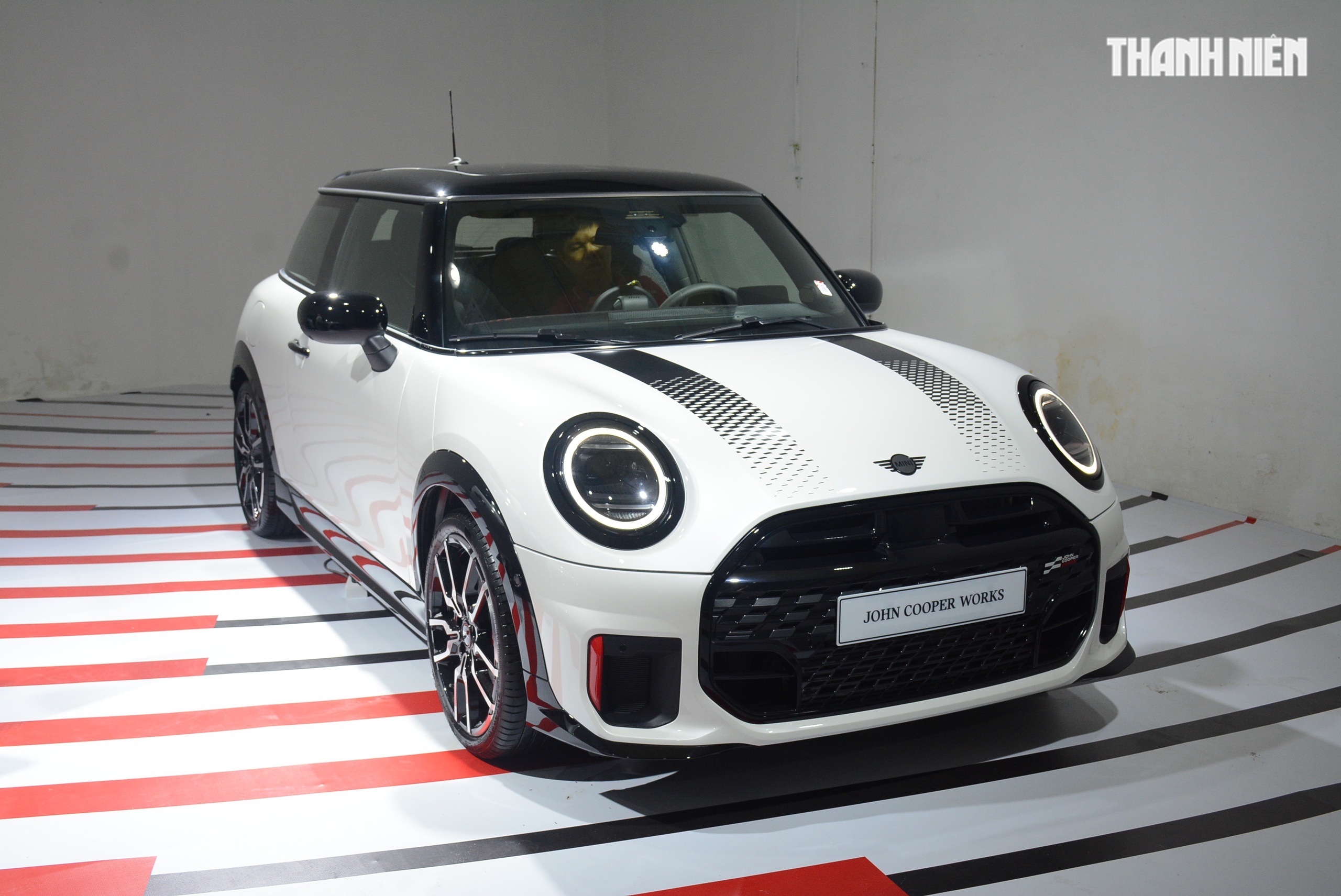 MINI John Cooper Works thế hệ mới về Việt Nam, giá từ 2,529 tỉ đồng- Ảnh 3.