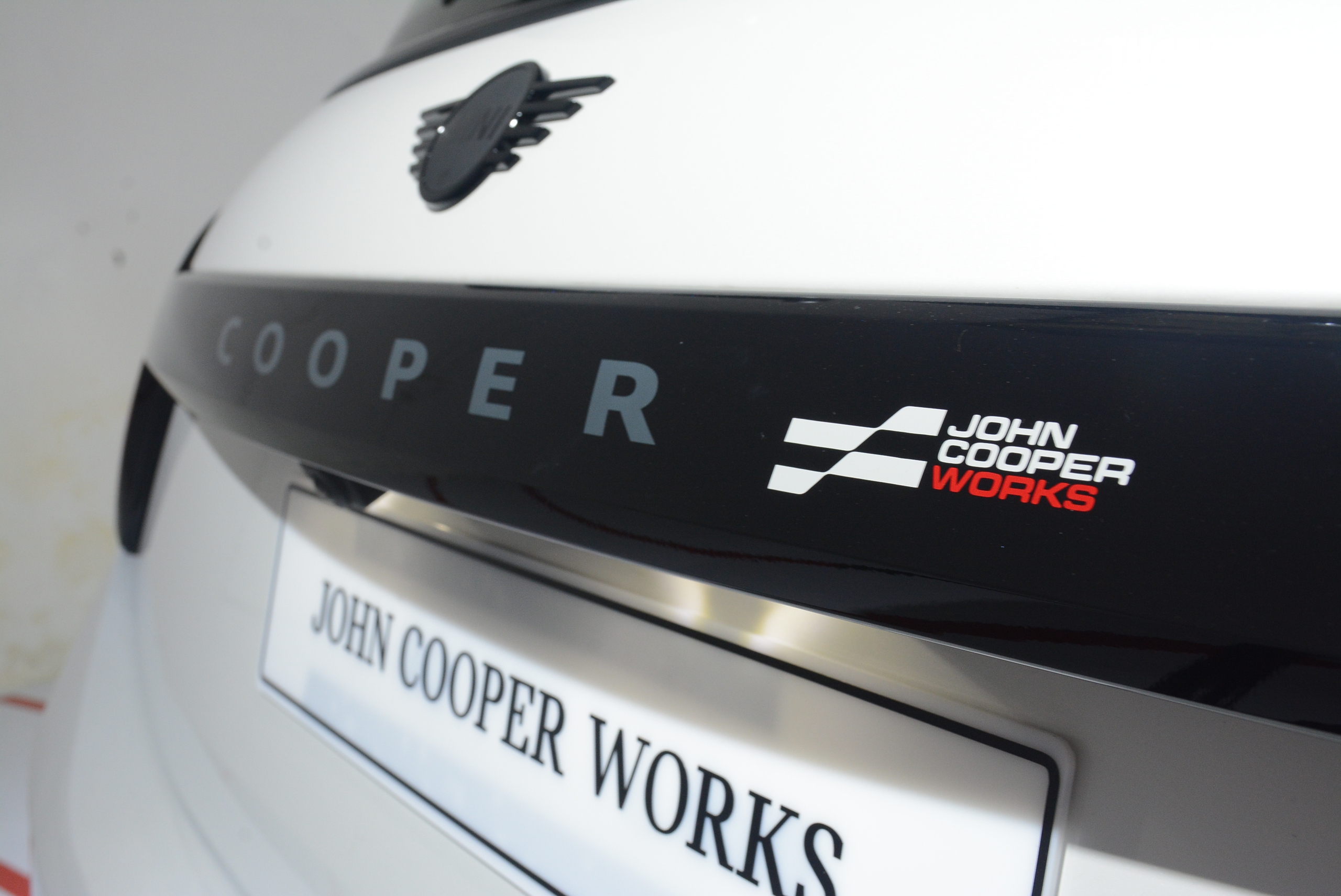 Ô tô hạng sang cỡ nhỏ đậm chất chơi MINI John Cooper Works 2025 có gì mới? - Ảnh 14.