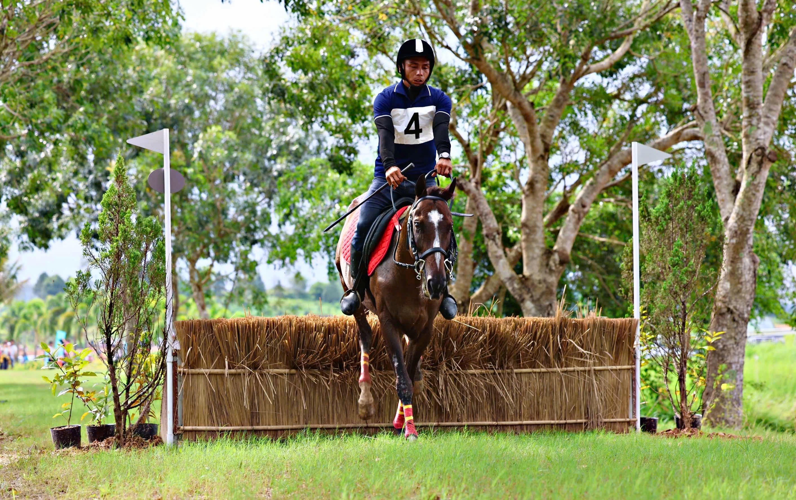 Lam Dong organiseert zijn eerste cross-terrain paardenracewedstrijd - Foto 5. Lâm Đồng lần đầu diễn ra giải đua ngựa phong trào vượt địa hình- Ảnh 5.