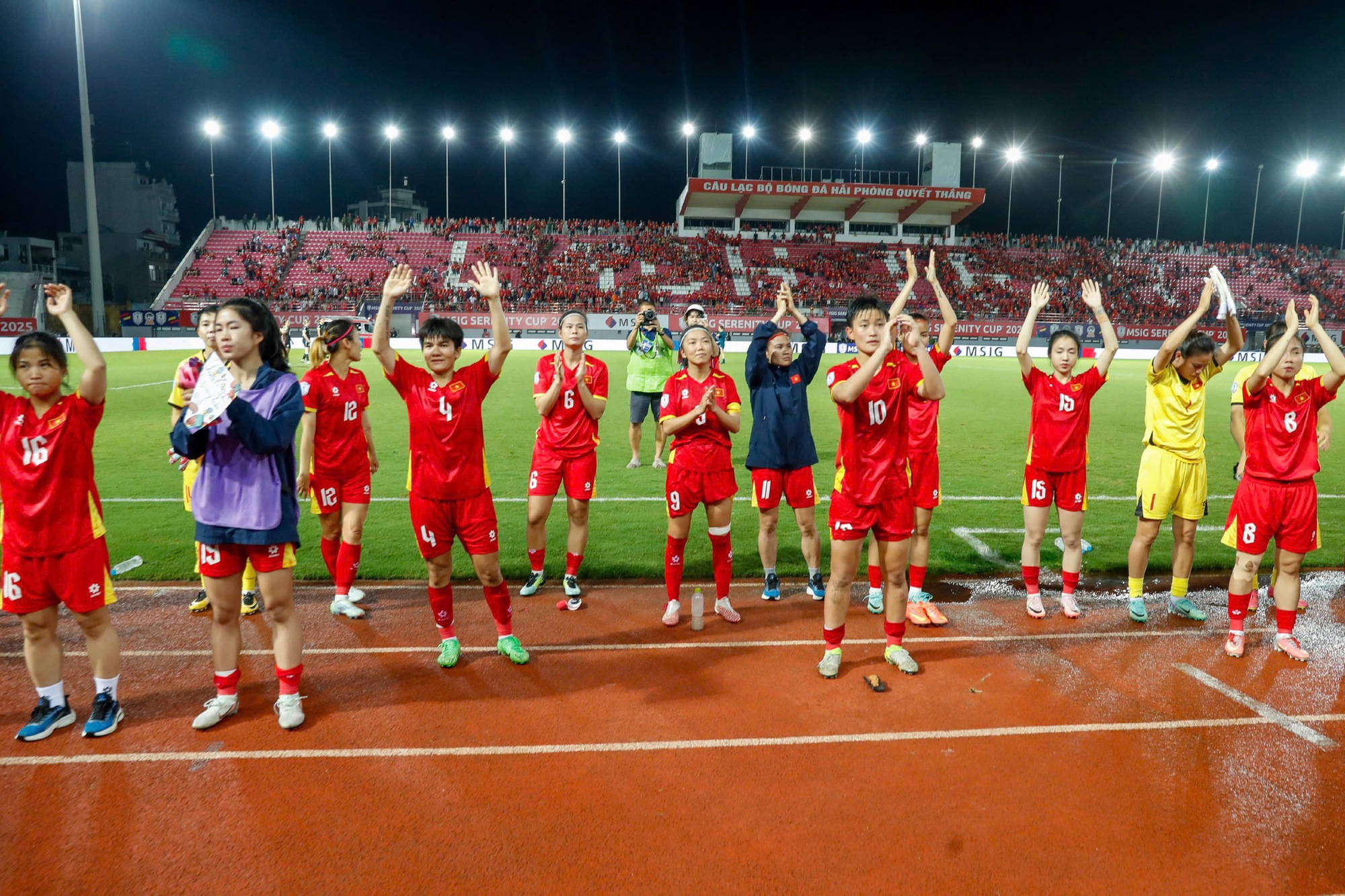 A seleção feminina vietnamita pode manter a cabeça erguida, com grandes chances de conquistar a medalha de bronze: Revanche com a Tailândia - Foto 3. Đội tuyển nữ Việt Nam có thể ngẩng cao đầu, cơ hội lớn giành HCĐ: Tái đấu Thái Lan- Ảnh 3.