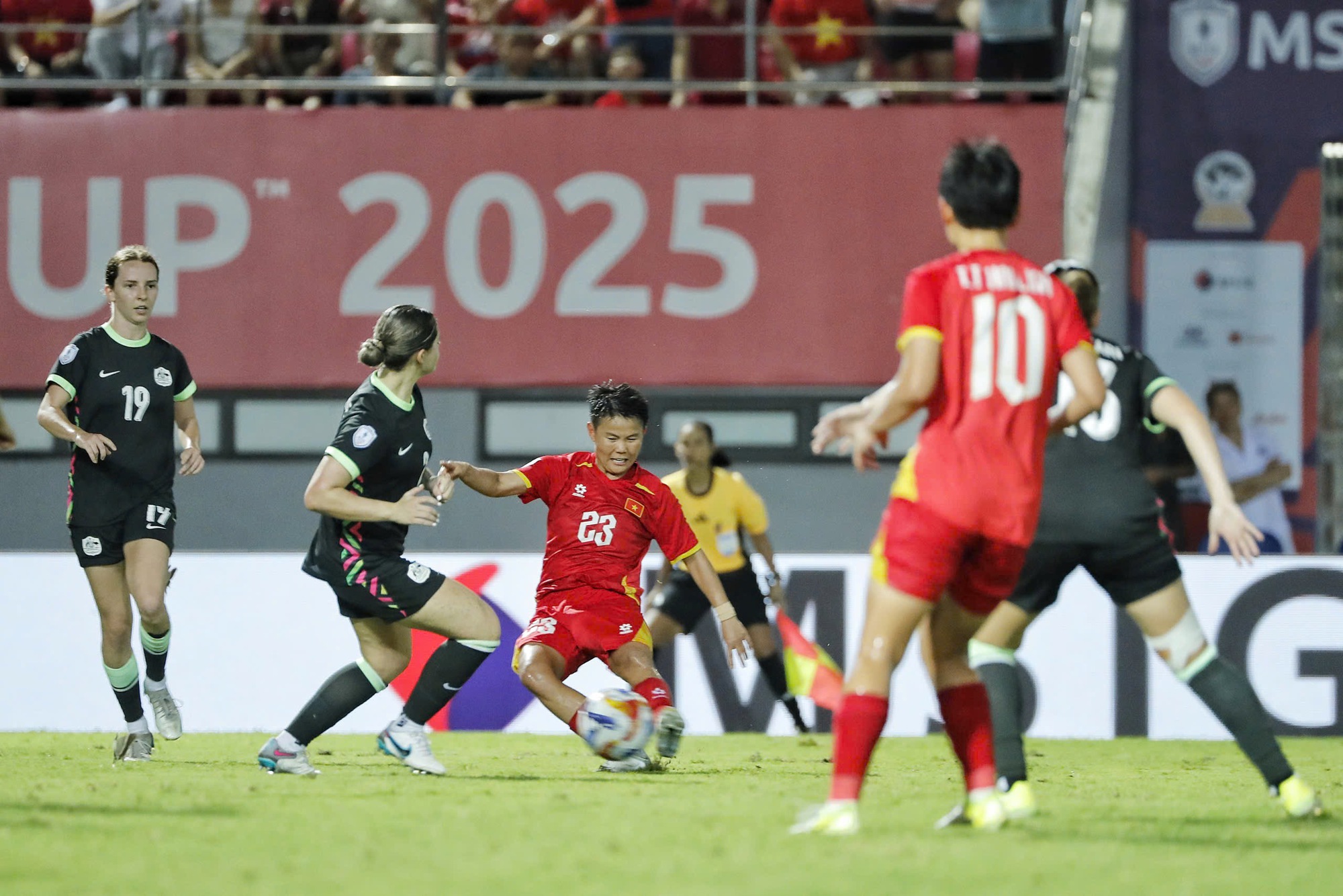 A seleção feminina vietnamita pode manter a cabeça erguida, com grandes chances de conquistar a medalha de bronze: Revanche com a Tailândia - Foto 2. Đội tuyển nữ Việt Nam có thể ngẩng cao đầu, cơ hội lớn giành HCĐ: Tái đấu Thái Lan- Ảnh 2.