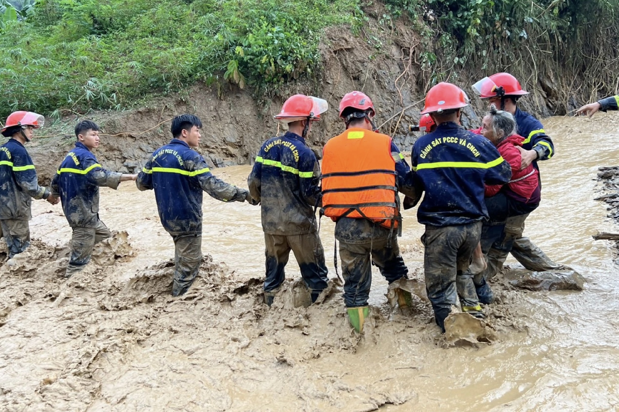 Công an nhân dân 80 năm vì nước quên thân, vì dân phục vụ - Ảnh 1.