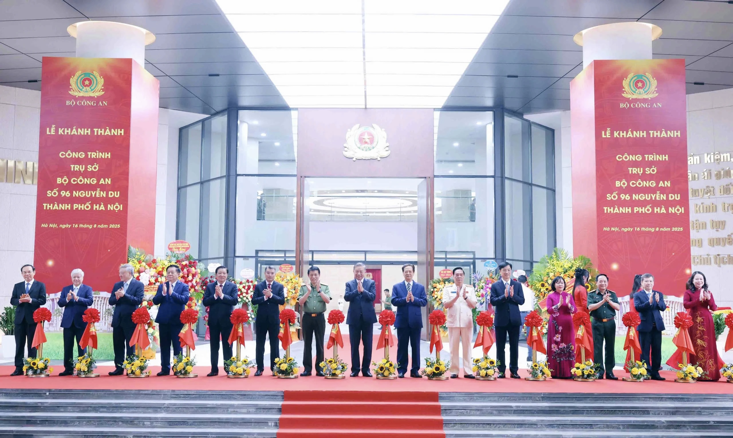 Tổng Bí thư Tô Lâm cắt băng khánh thành trụ sở Bộ Công an - Ảnh 1.