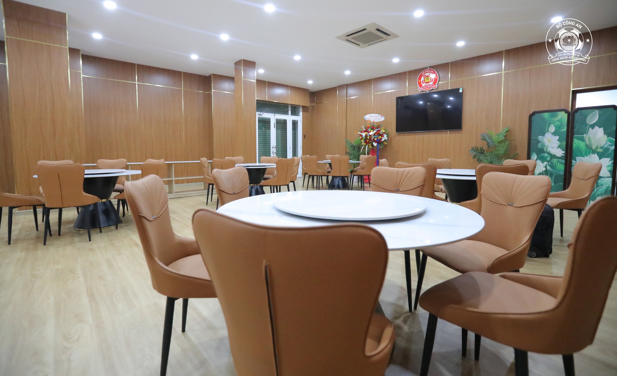 Sân Thống Nhất đẹp long lanh, sẵn sàng chứng kiến CLB Công an TP.HCM đấu đội Hà Nội- Ảnh 3.