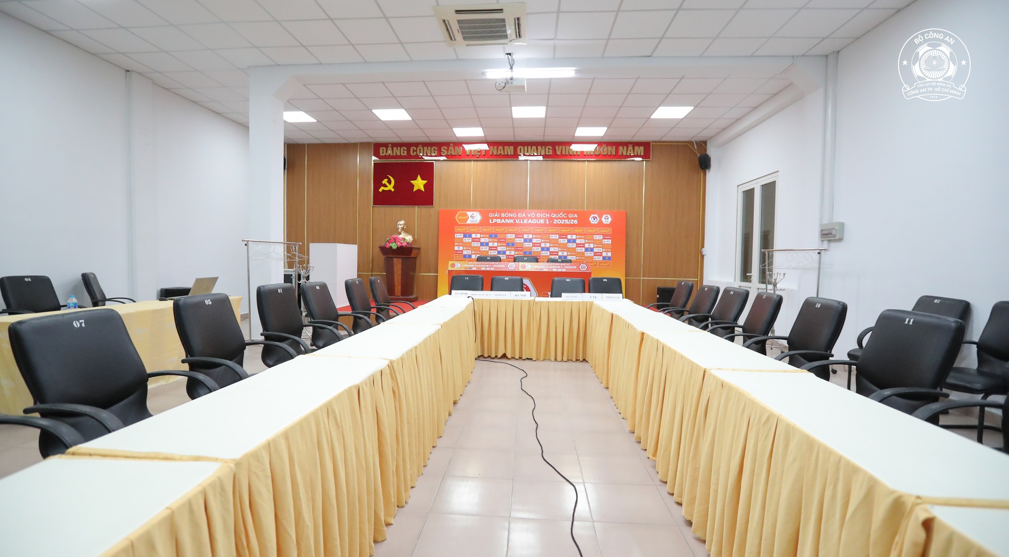 Sân Thống Nhất đẹp long lanh, sẵn sàng chứng kiến CLB Công an TP.HCM đấu đội Hà Nội- Ảnh 7.