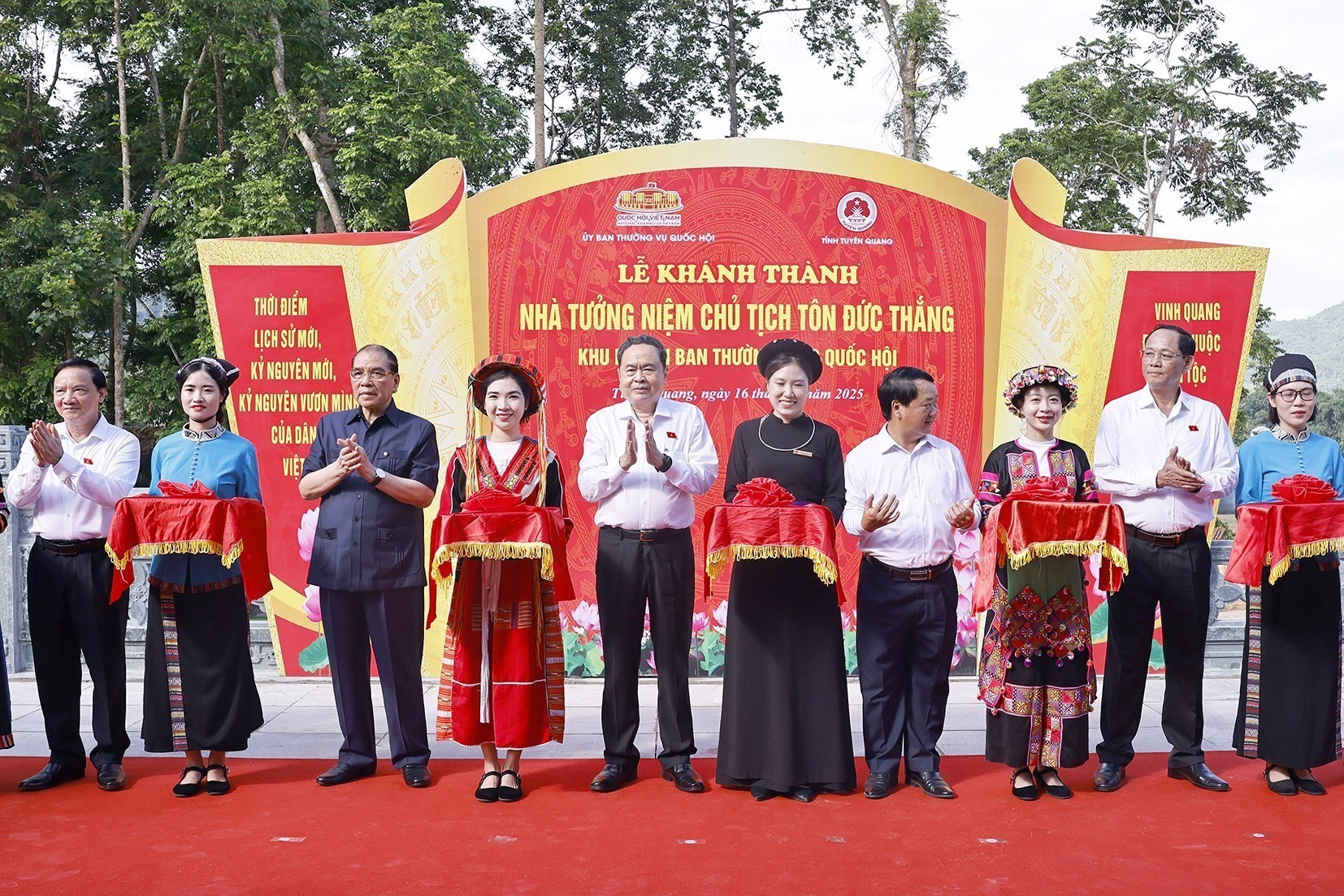 Chủ tịch Quốc hội khánh thành Nhà tưởng niệm Chủ tịch Tôn Đức Thắng tại Tân Trào - Ảnh 1.