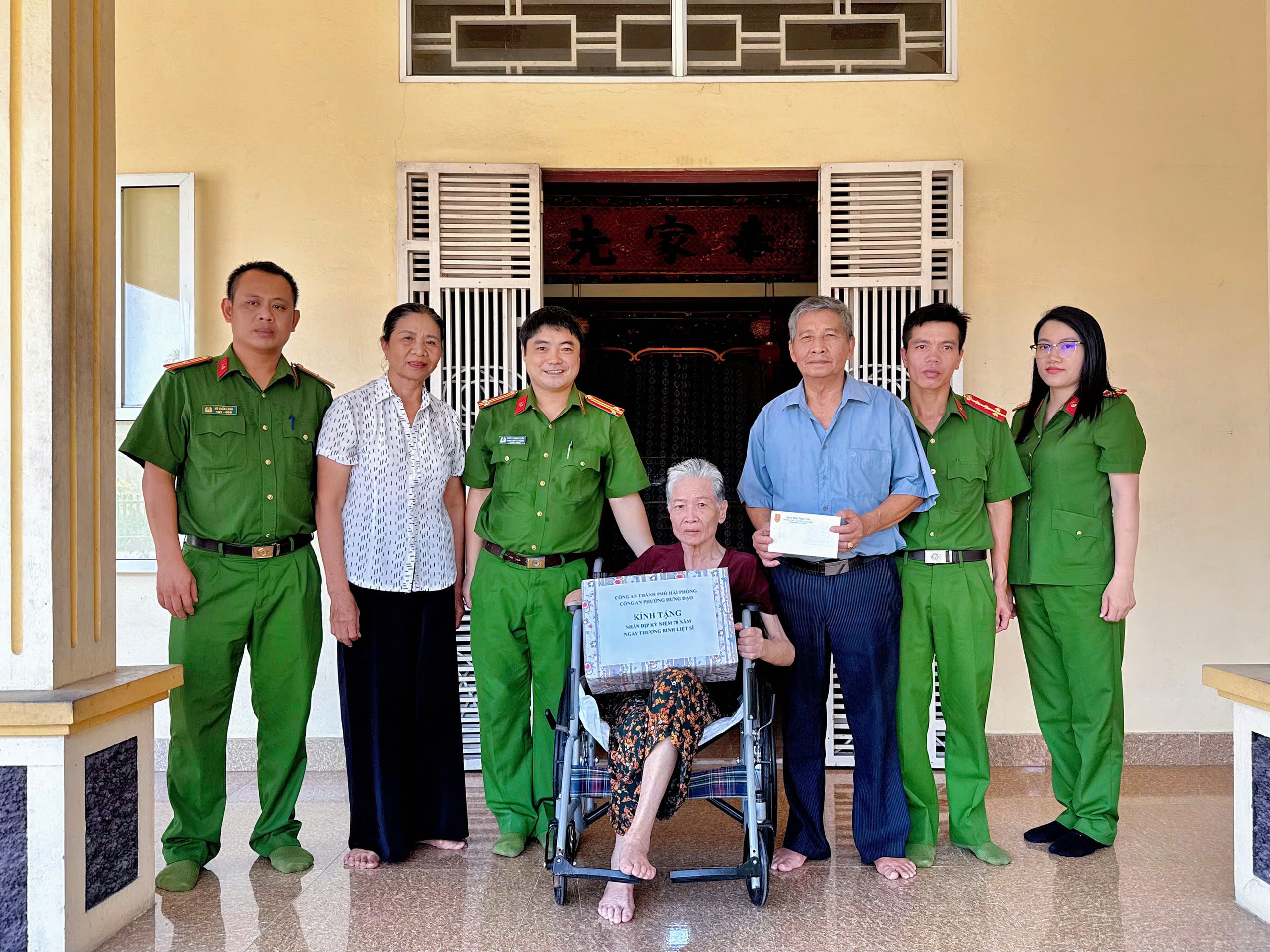 Giữ Tổ quốc bình yên: Từ 'khắc tinh' tội phạm đến trưởng công an phường của dân- Ảnh 4. Giữ Tổ quốc bình yên: Từ 'khắc tinh' tội phạm đến trưởng công an phường của dân- Ảnh 4.