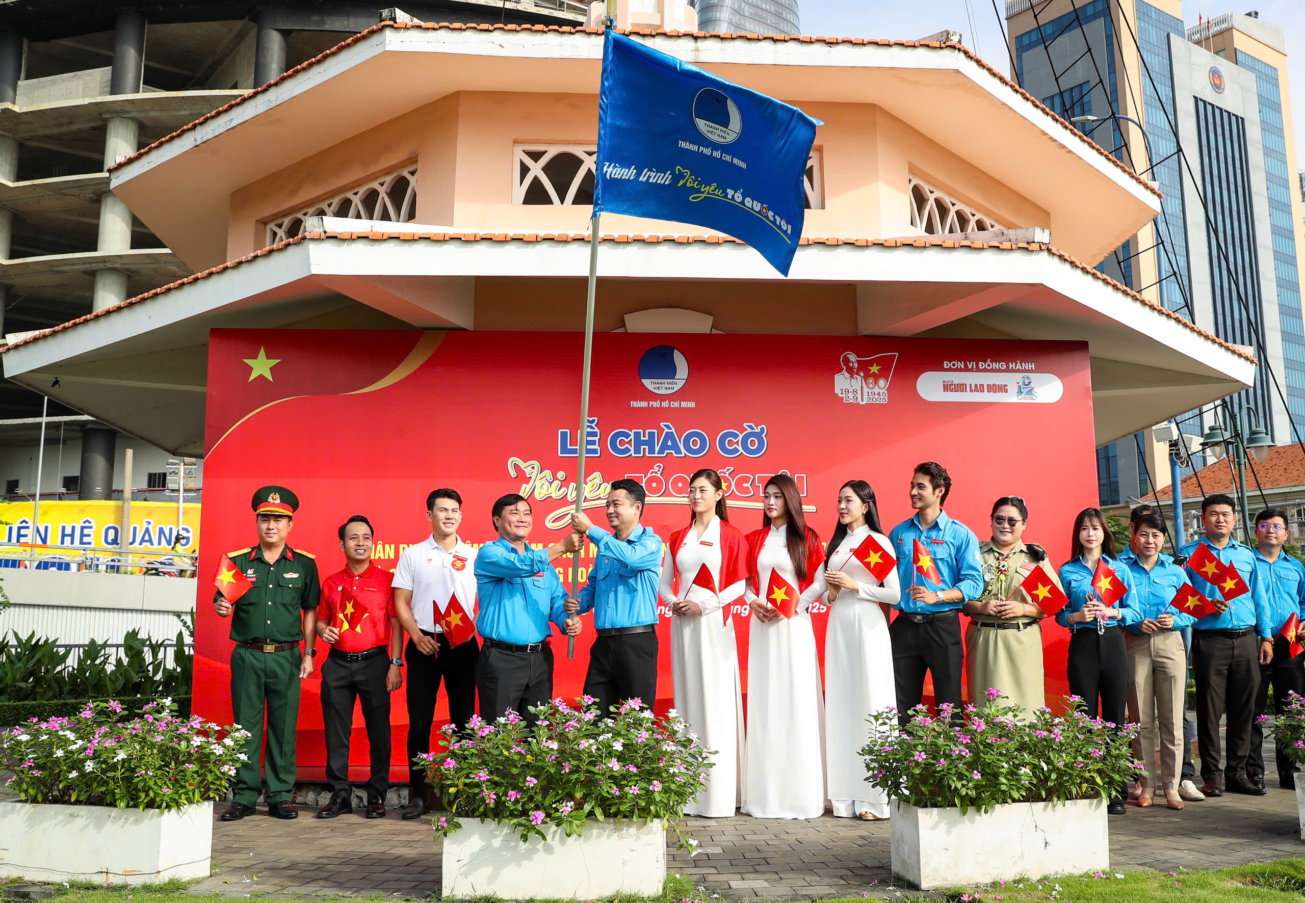 Lễ chào cờ đặc biệt khẳng định niềm tự hào 'Tôi yêu Tổ quốc tôi' - Ảnh 4.