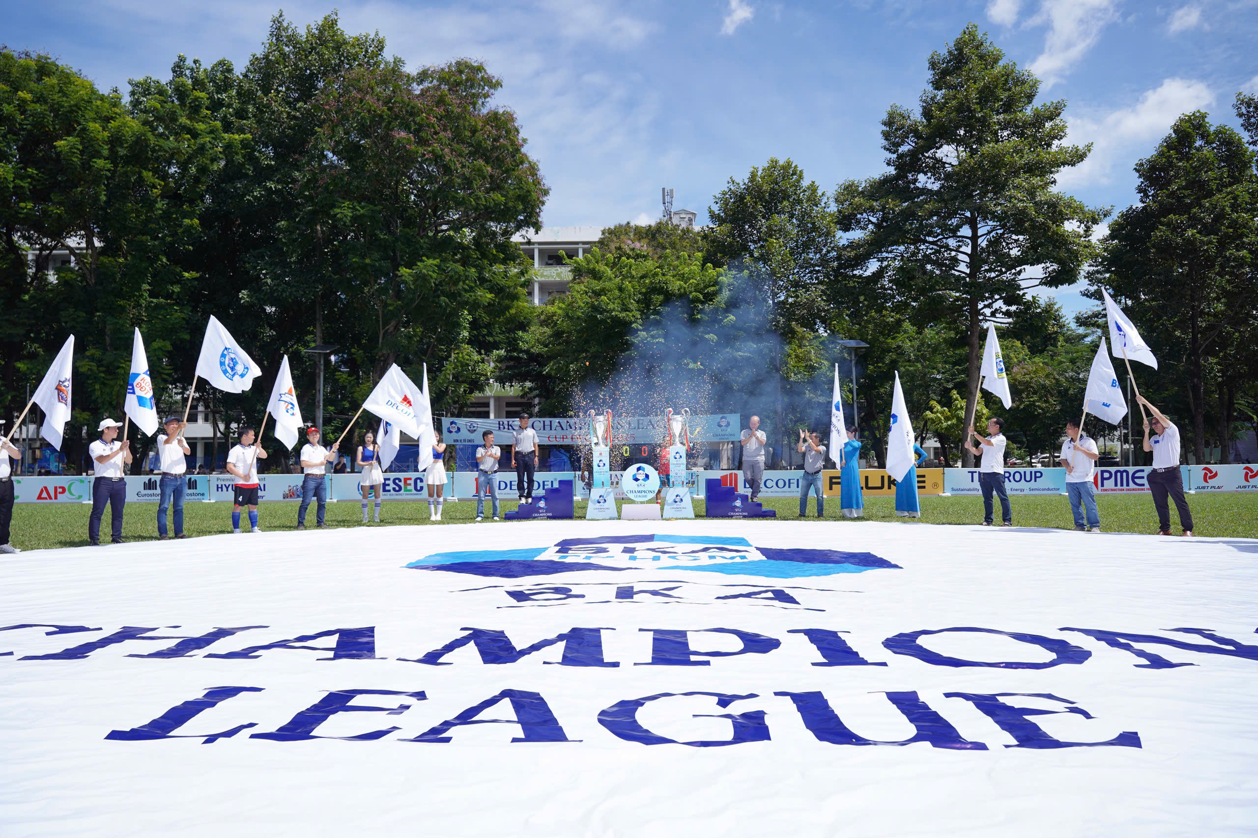 Kỷ lục cầu thủ đăng ký tại giải bóng đá BKA Champions League 2025- Ảnh 2. Kỷ lục cầu thủ đăng ký tại giải bóng đá BKA Champions League 2025- Ảnh 2.
