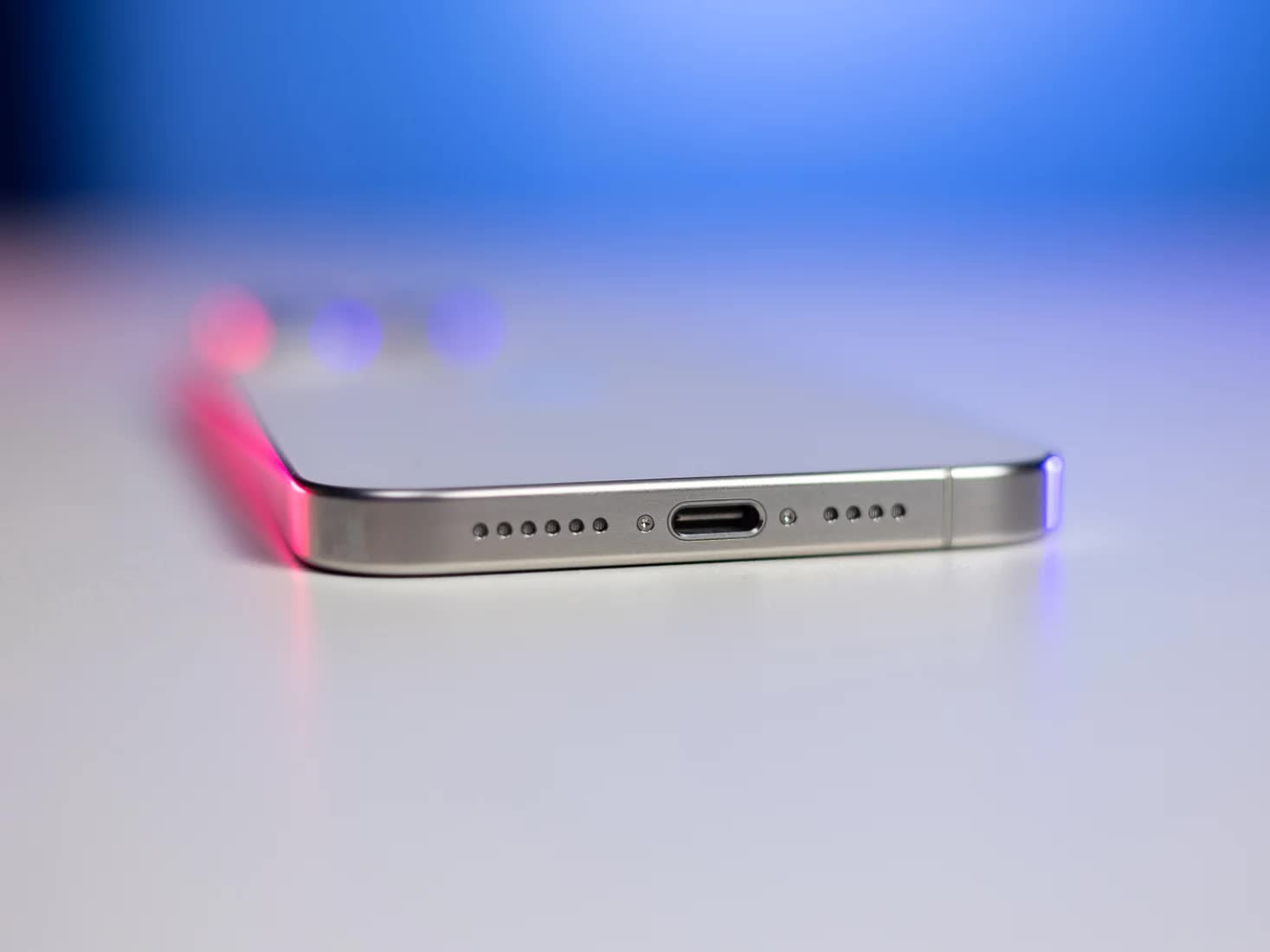 Apple đang từ bỏ 2 tính năng iPhone từng được quảng cáo rầm rộ - Ảnh 1.