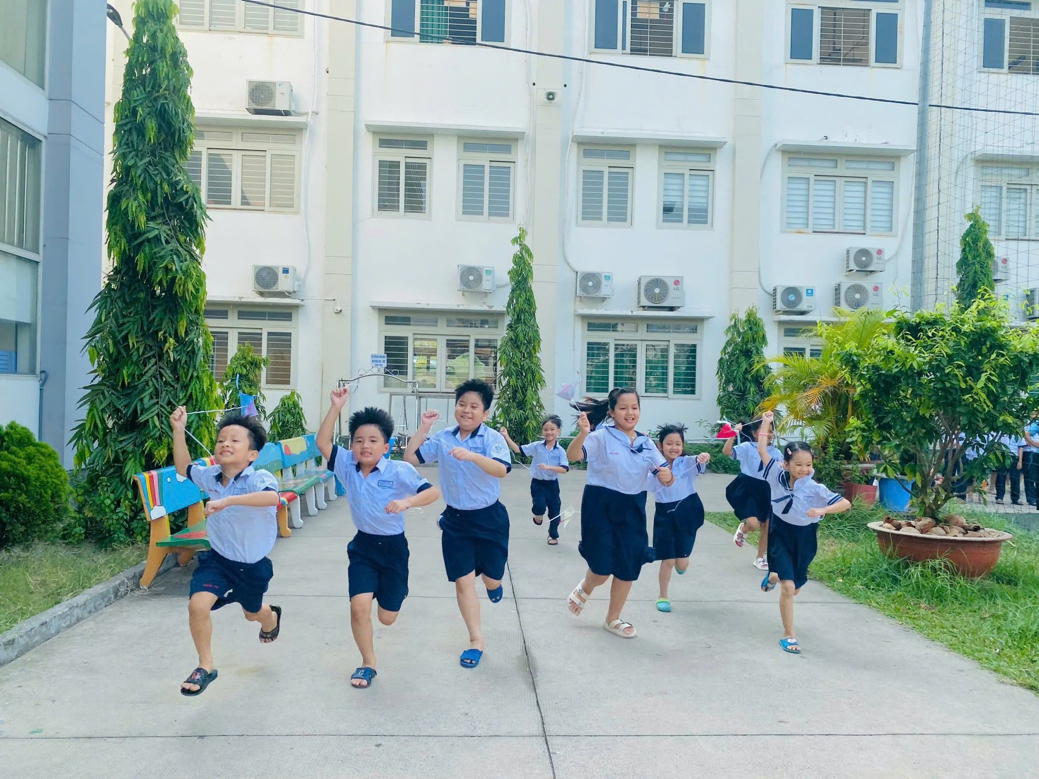 Học sinh lớp 1 TP.HCM tựu trường vào những ngày nào? - Ảnh 1.