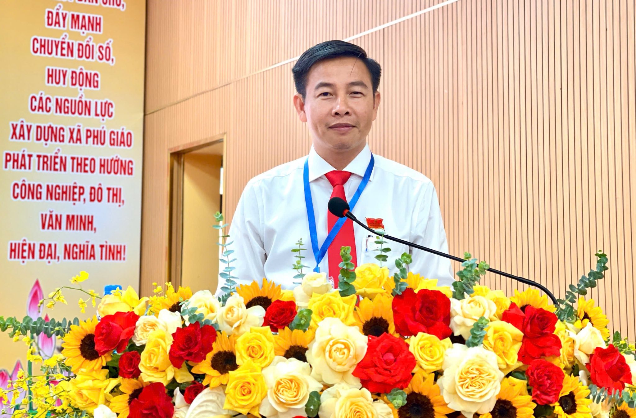 Ông Nguyễn Phi Hoàng làm Bí thư xã Phú Giáo diện tích lớn thứ 2 ở TP.HCM- Ảnh 1.