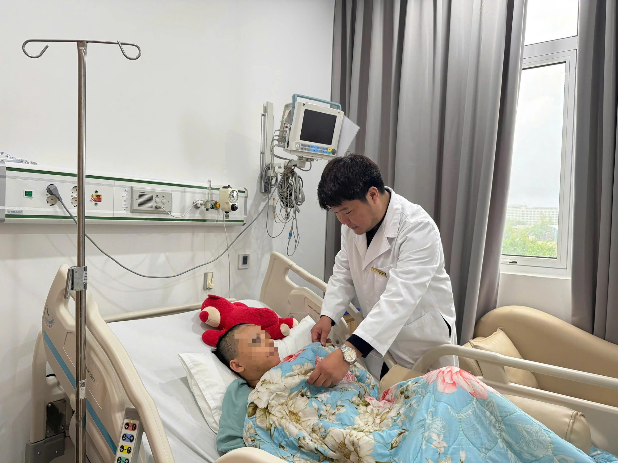 Phú Quốc: Cứu Sống Thai Phụ Bị Vỡ Hộp Sọ, Hôn Mê Do Tai Nạn Giao Thông 1 Phú Quốc: Cứu Sống Thai Phụ Bị Vỡ Hộp Sọ, Hôn Mê Do Tai Nạn Giao Thông - Ảnh 1.