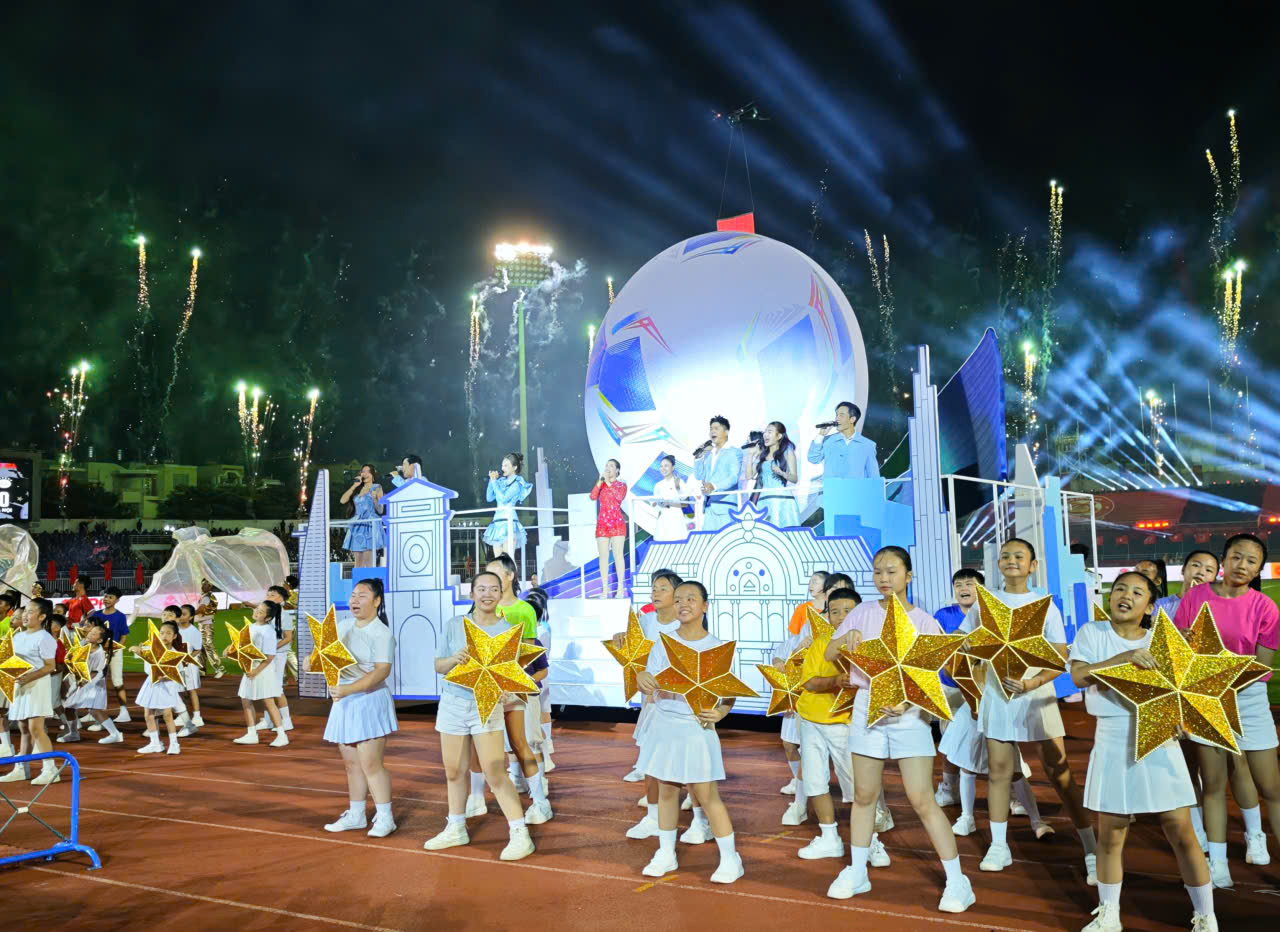 CLB Công an TP.HCM thắng trận đầu V-League: Lâu rồi sân Thống Nhất mới vui đến thế!- Ảnh 2.