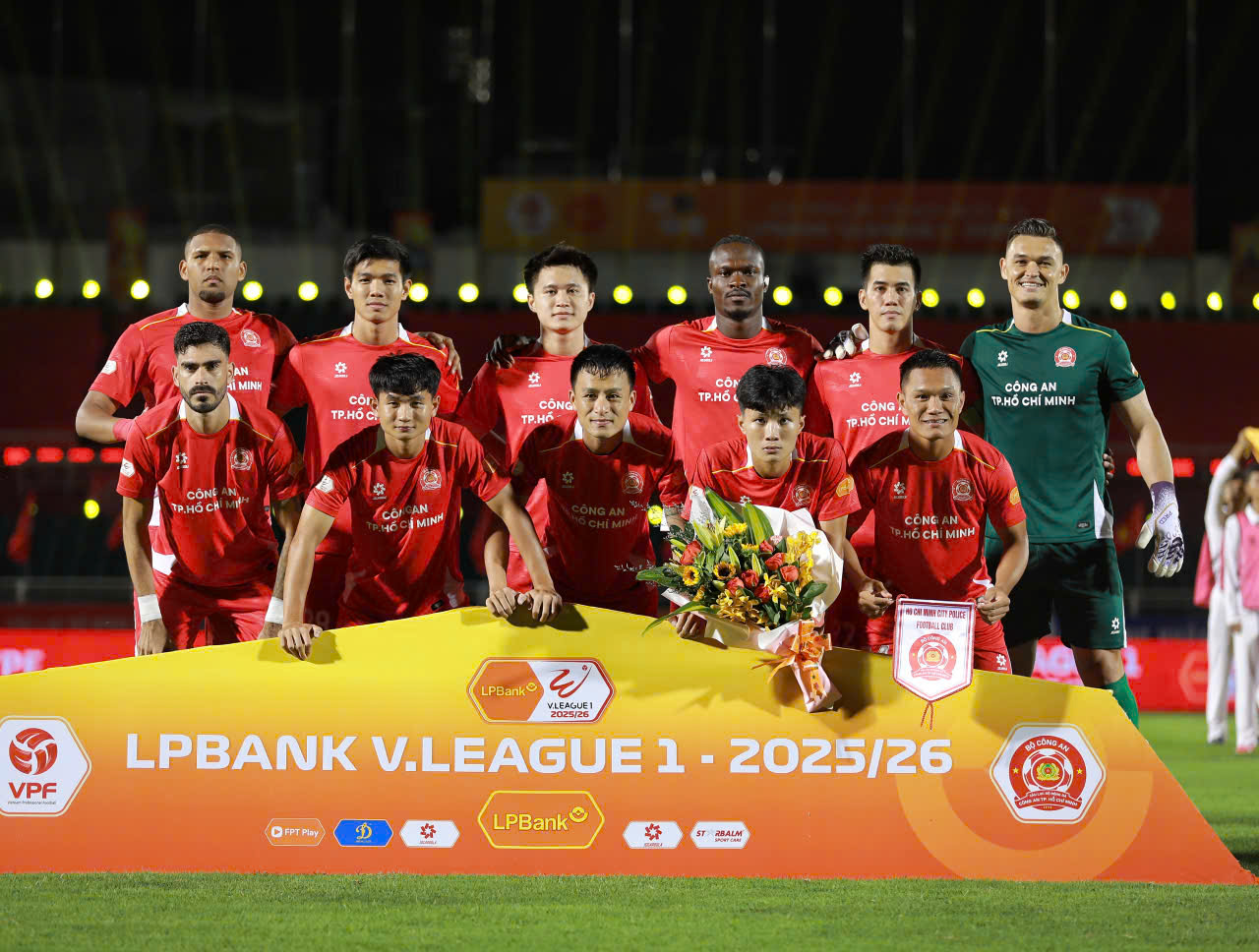 CLB Công an TP.HCM thắng trận đầu V-League: Lâu rồi sân Thống Nhất mới vui đến thế!- Ảnh 8.