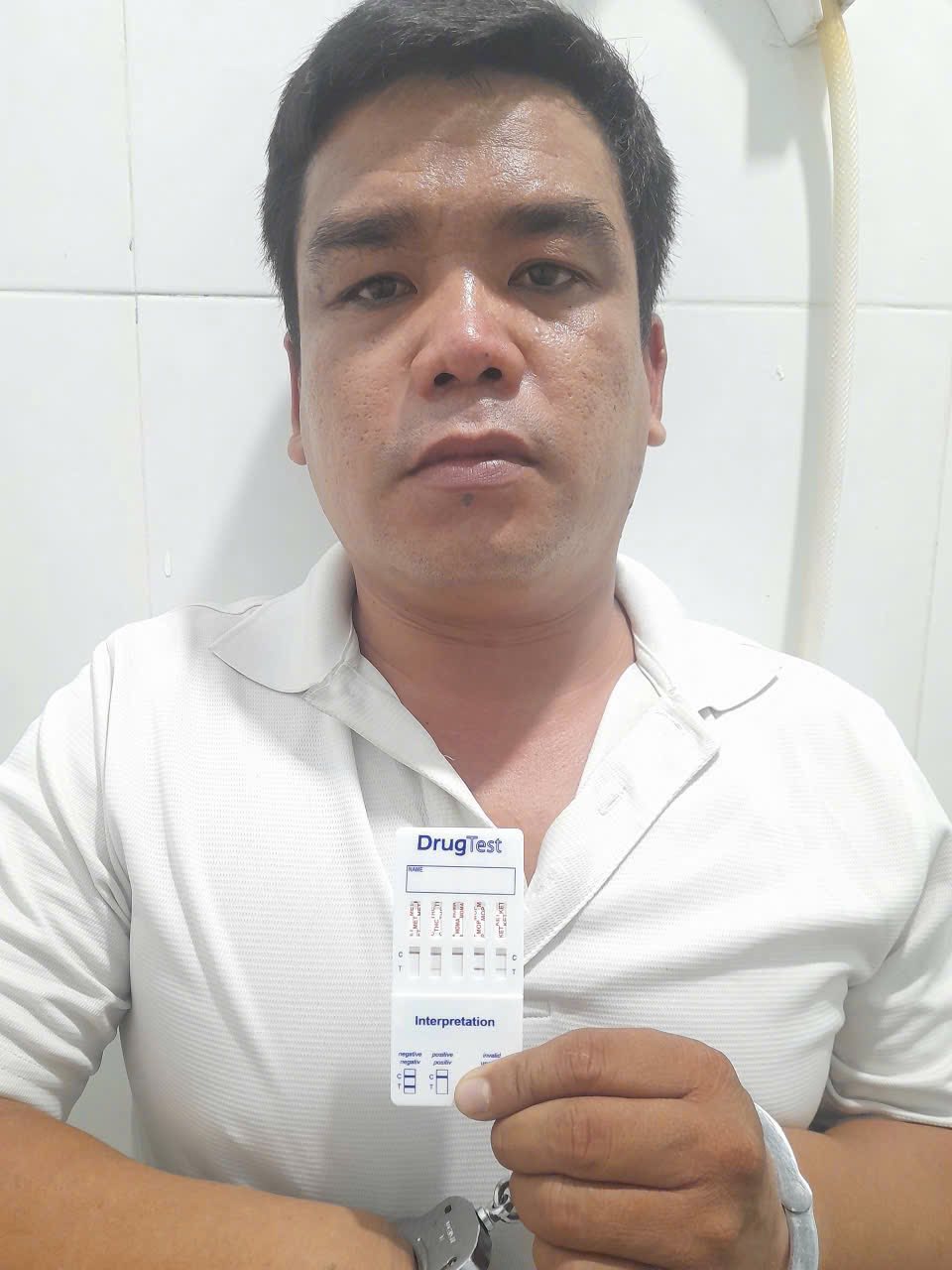 Bắt đối tượng cướp giật dây chuyền vàng sau 9 giờ gây án- Ảnh 1. Bắt đối tượng cướp giật dây chuyền vàng sau 9 giờ gây án- Ảnh 1.