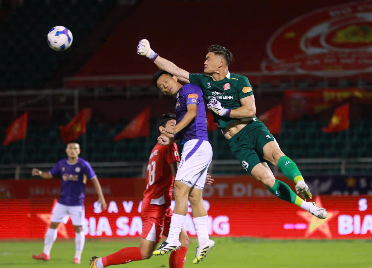 הגיבור השקט בהופעת הבכורה המרשימה של מועדון משטרת הו צ'י מין סיטי - תמונה 1. Người hùng thầm lặng trong màn ra mắt ấn tượng của CLB Công an TP.HCM- Ảnh 1.