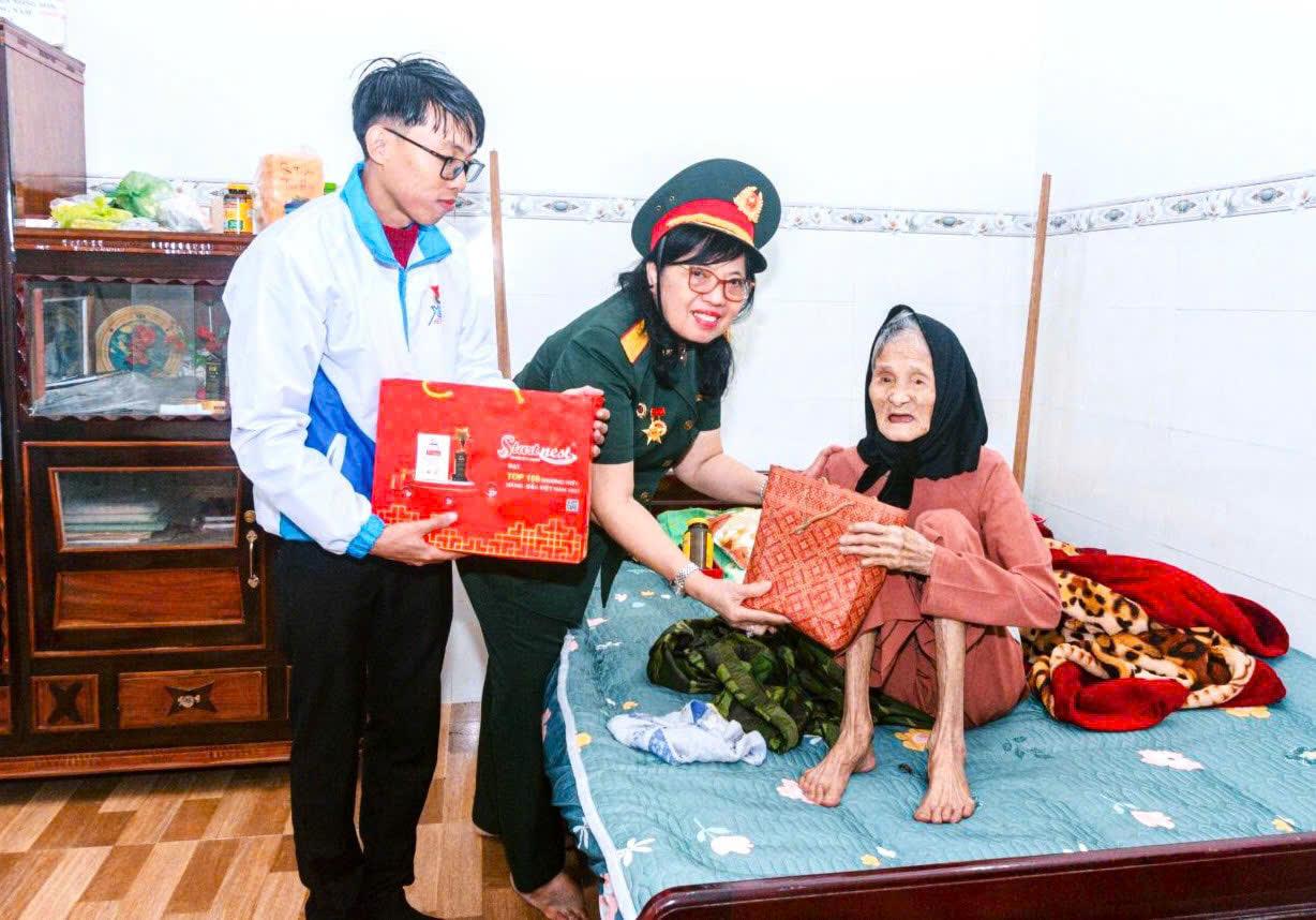 Chân dung nữ anh hùng thiện nguyện - Ảnh 1.