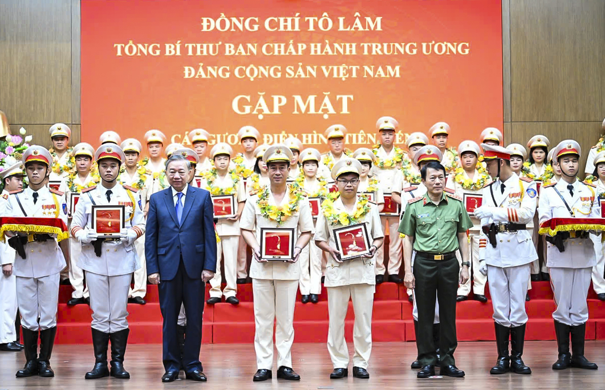 Phạm Trung Tiển và những hành động dũng cảm Giữ bình yên cho Tổ quốc - Ảnh 1.