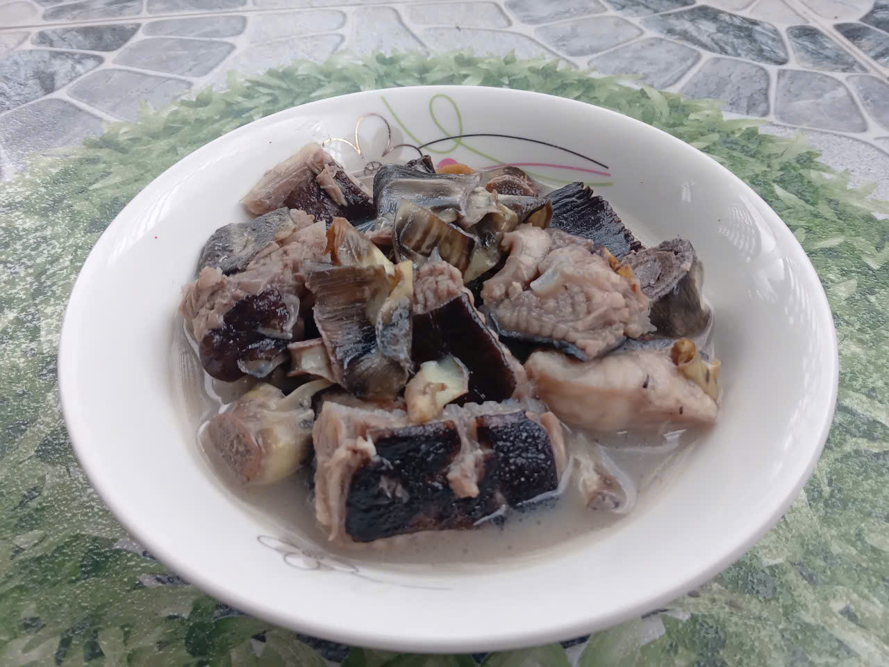 Cá đuối um bắp chuối - Ảnh 1.